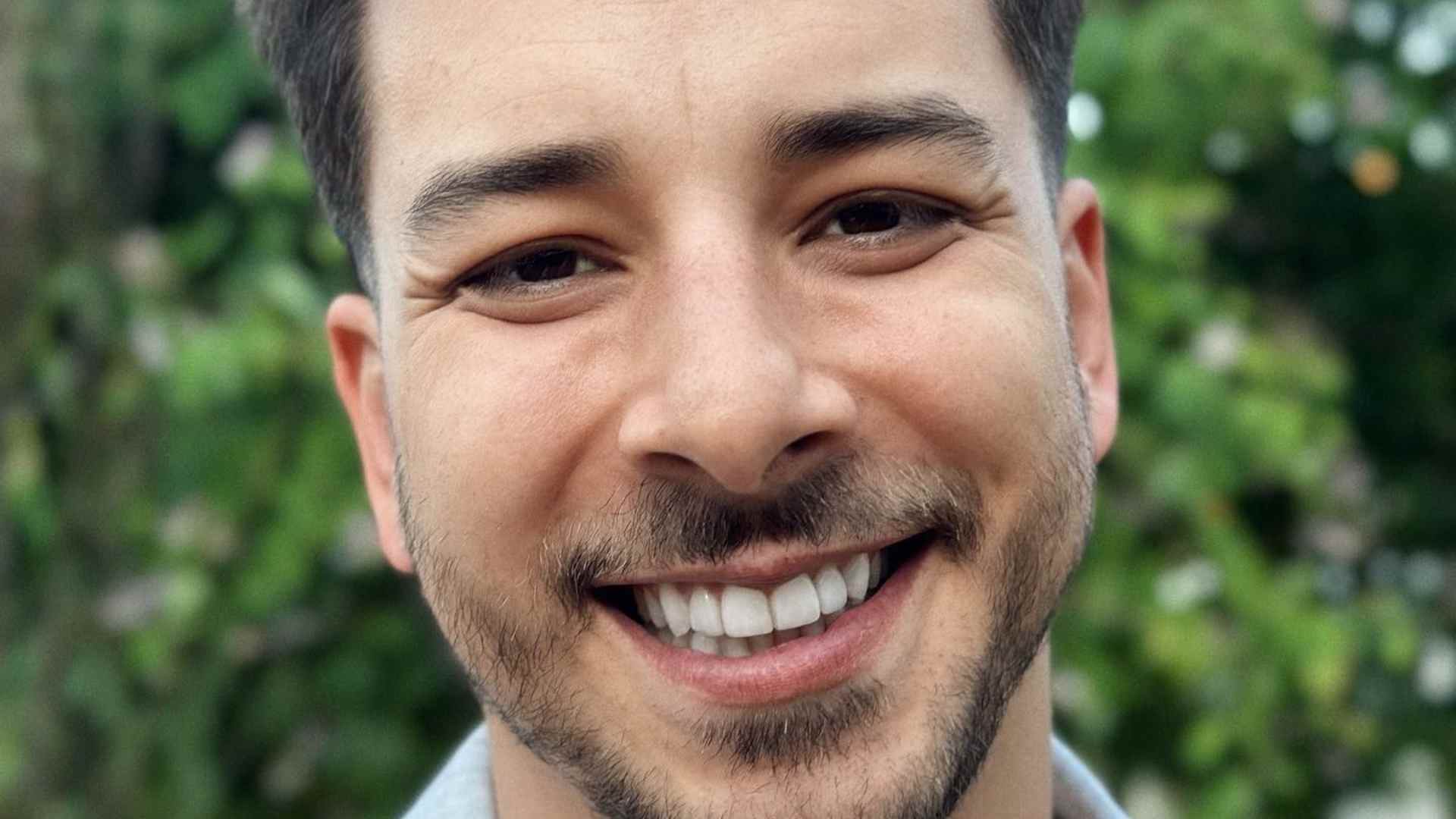 Sorridente, Junior Lima completa 39 anos e agradece mensagens de carinho: “Feliz da vida”