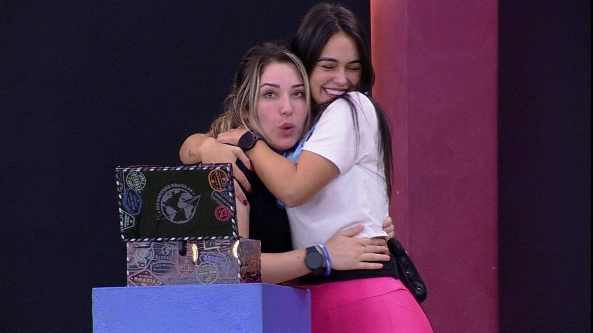 Larissa entrega que já conhecia Amanda antes do confinamento