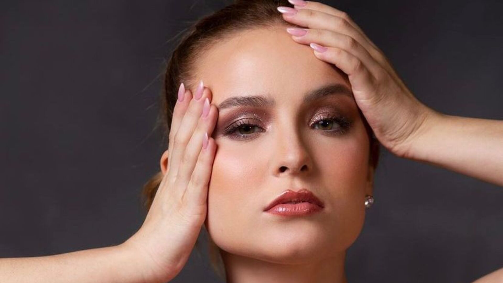 Larissa Manoela recebe chuva de elogios ao surgir toda produzida em ensaio fotográfico