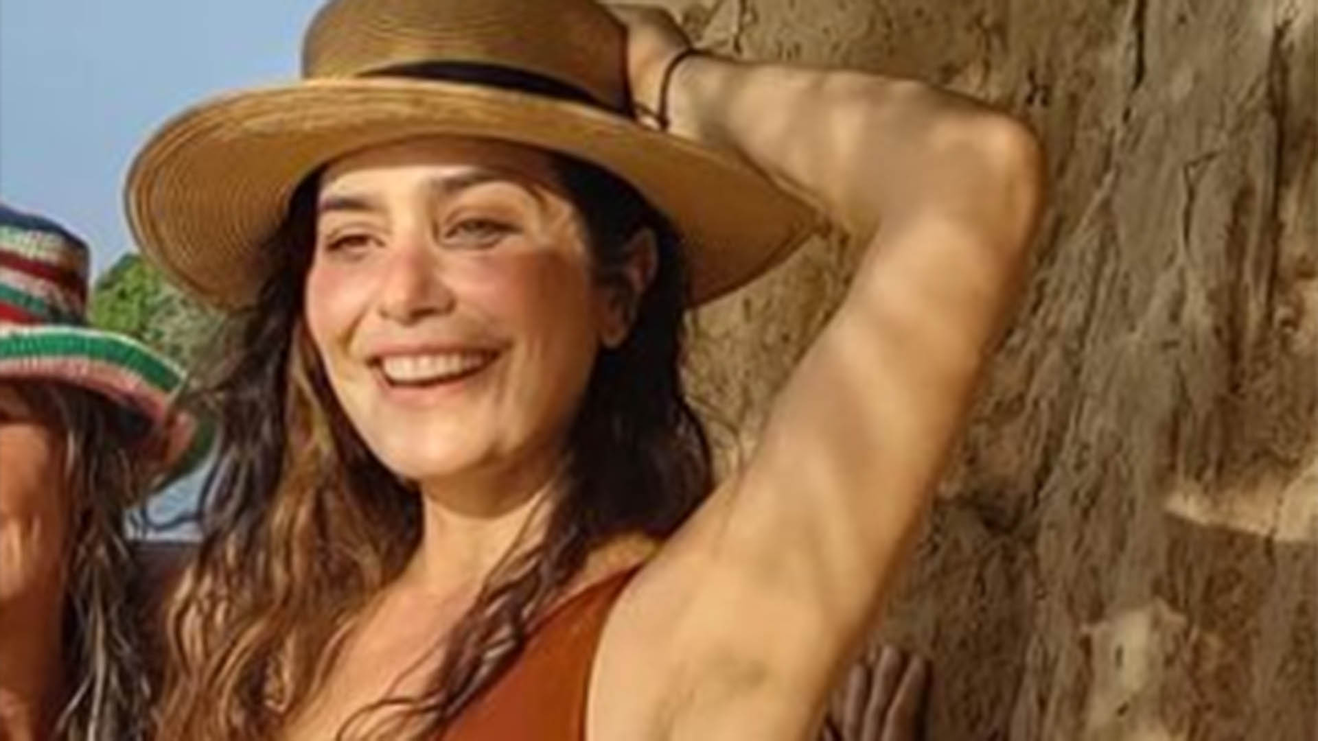 De maiô, Leticia Sabatella exibe o resultado de lipoaspiração: ‘Mulher linda’