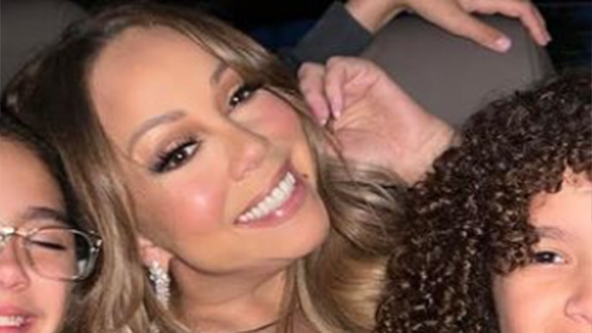 Eles cresceram! Mariah Carey exibe fotos inéditas dos filhos gêmeos em data especial