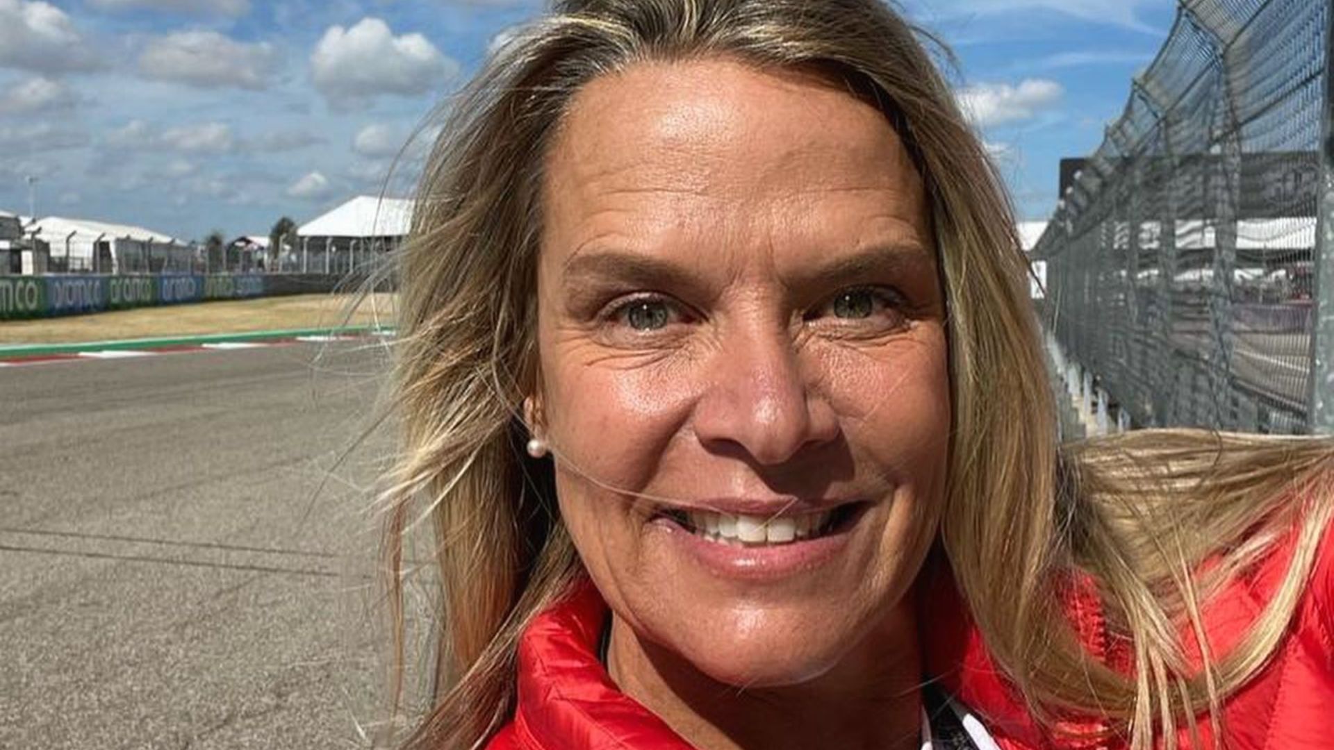 Mariana Becker, jornalista da F1, relembra caso de assédio e viagens na carreira
