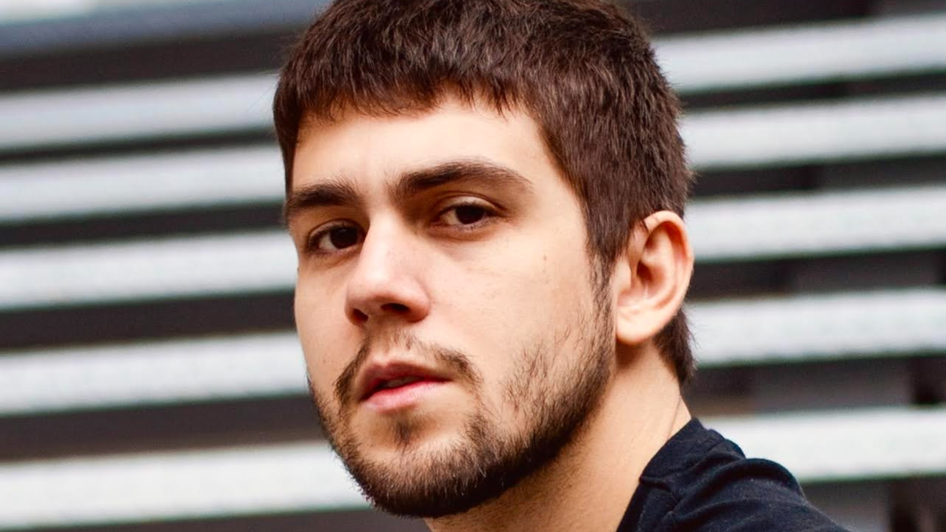 Daniel Rangel, de Amor Perfeito, revela impasse no namoro com atriz; entenda