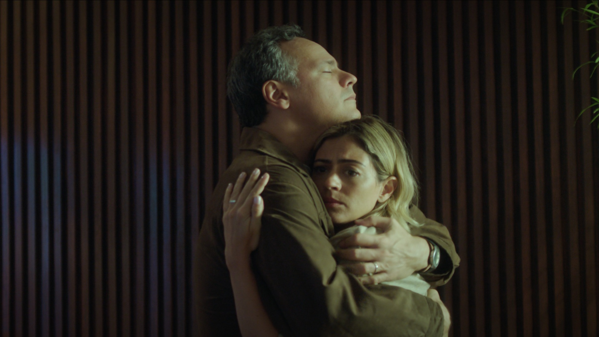 Carol Castro espelha realidade na ficção ao viver relação abusiva em filme: ‘Muito forte’