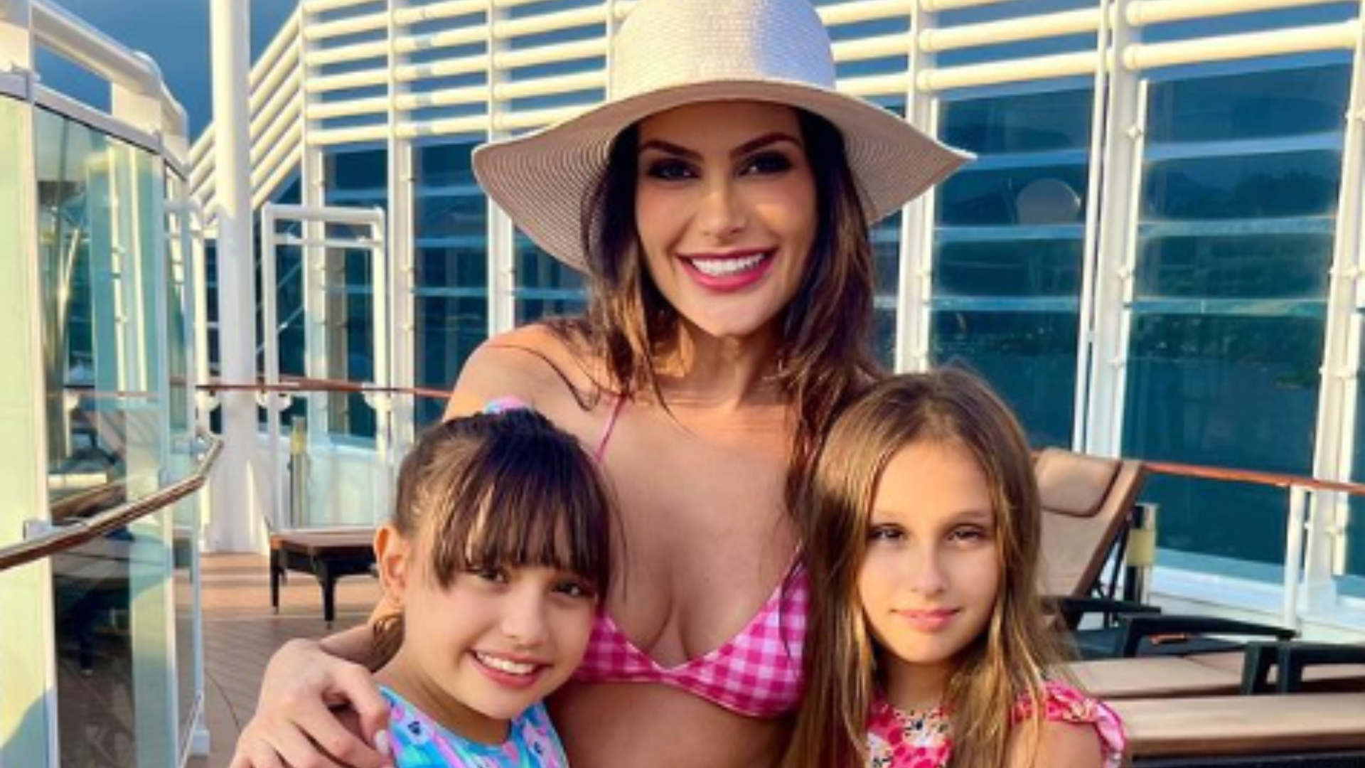 Natália Guimarães justifica crescimento das filhas com Leandro do KLB: ‘Assustam’
