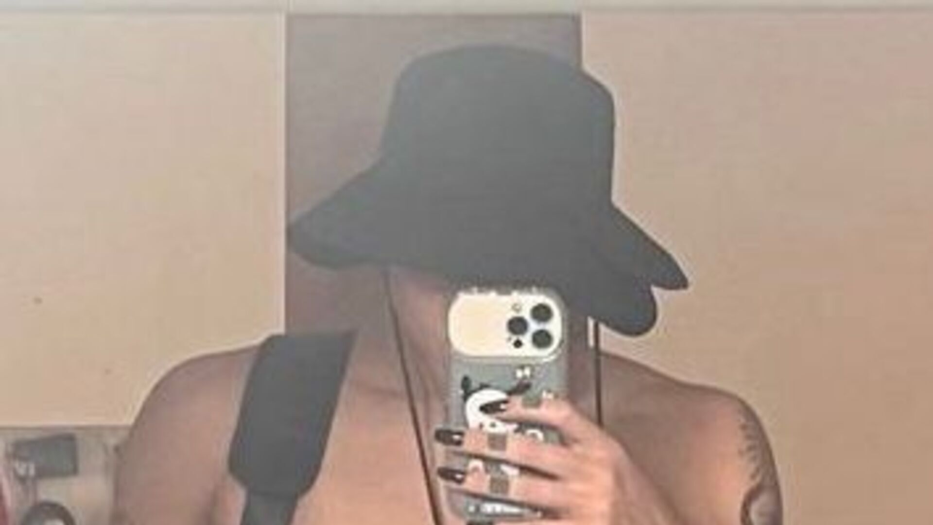 Pabllo Vittar mostra corpão e recebe chuva de elogios em fotos apenas de biquíni