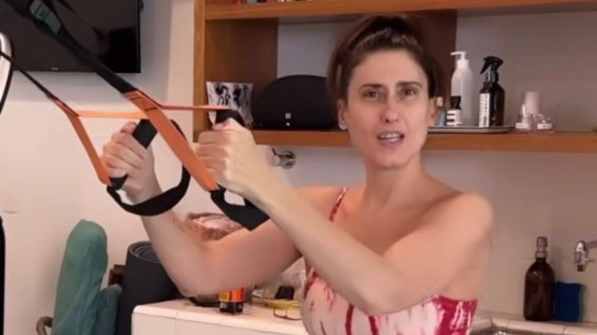 Paola Carosella surpreende fãs ao compartilhar rotina na academia