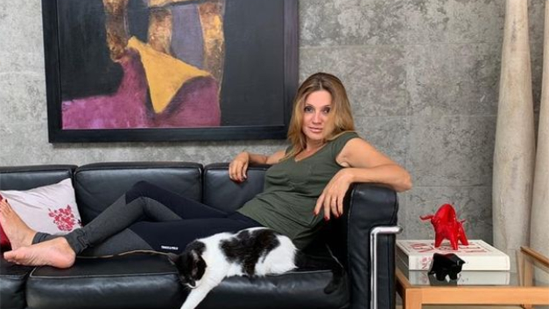 Patricia de Sabrit exibe detalhes de sua mansão em Paris, na França