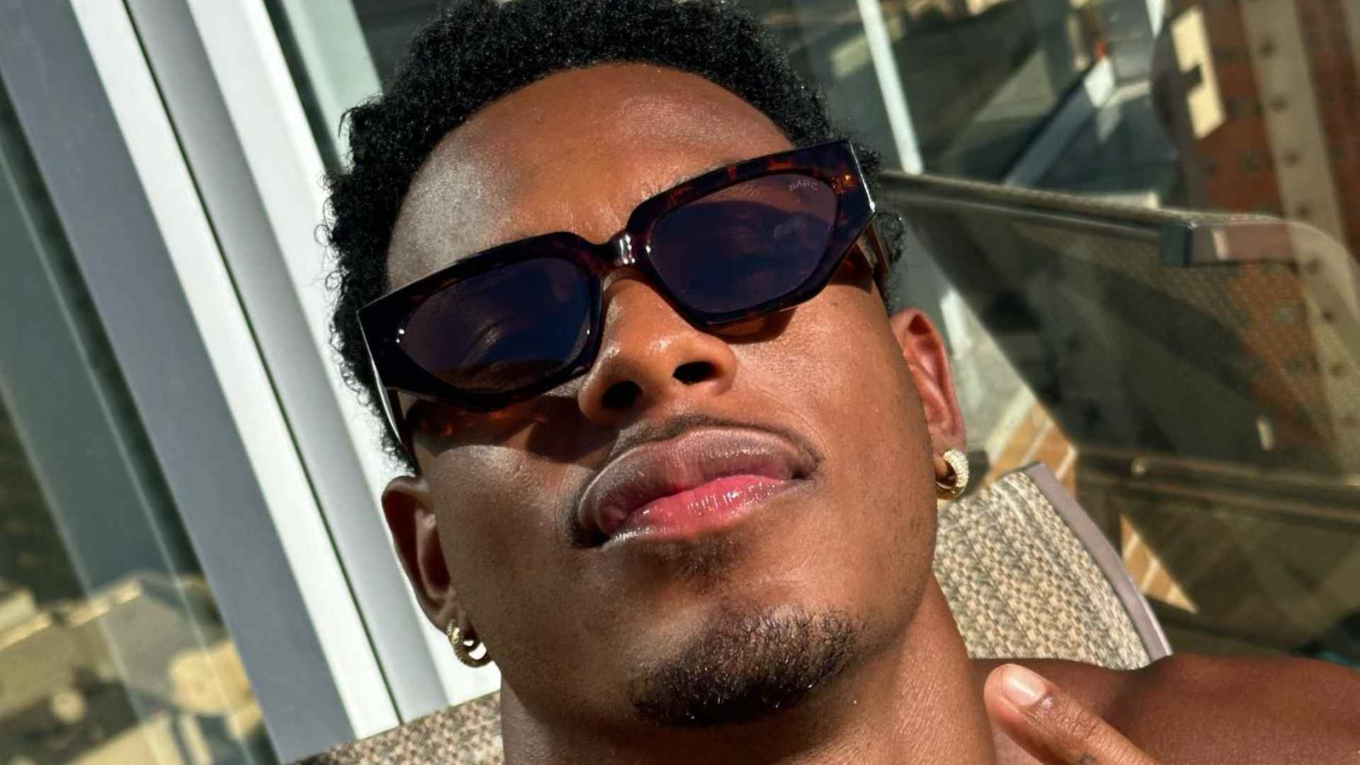 Sem camisa, ex-BBB Paulo André chama atenção ao exibir corpão sarado: “Passando mal”