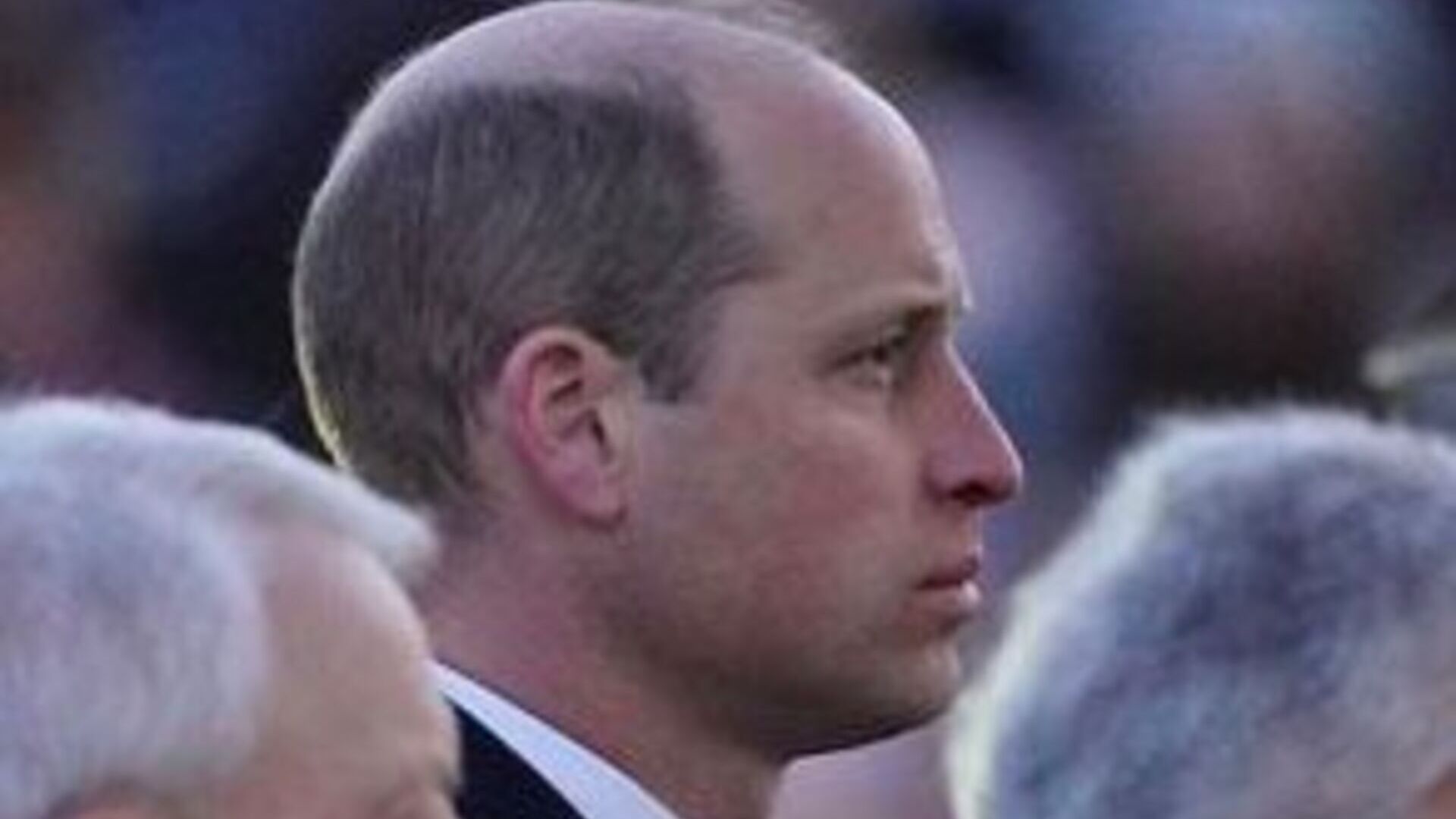 Príncipe William participa de cerimônia durante a madrugada em Londres