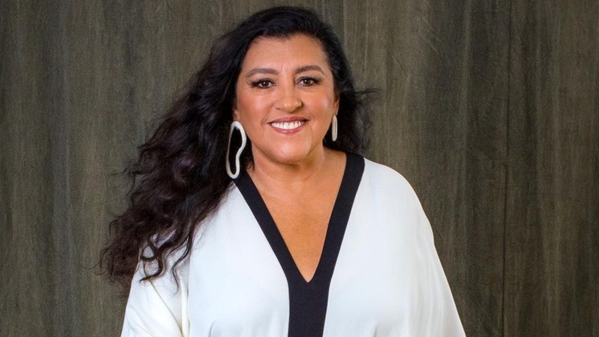 Regina Casé rasga elogios ao genro: ”Juro que não é porque ele é o amor da Benedita”