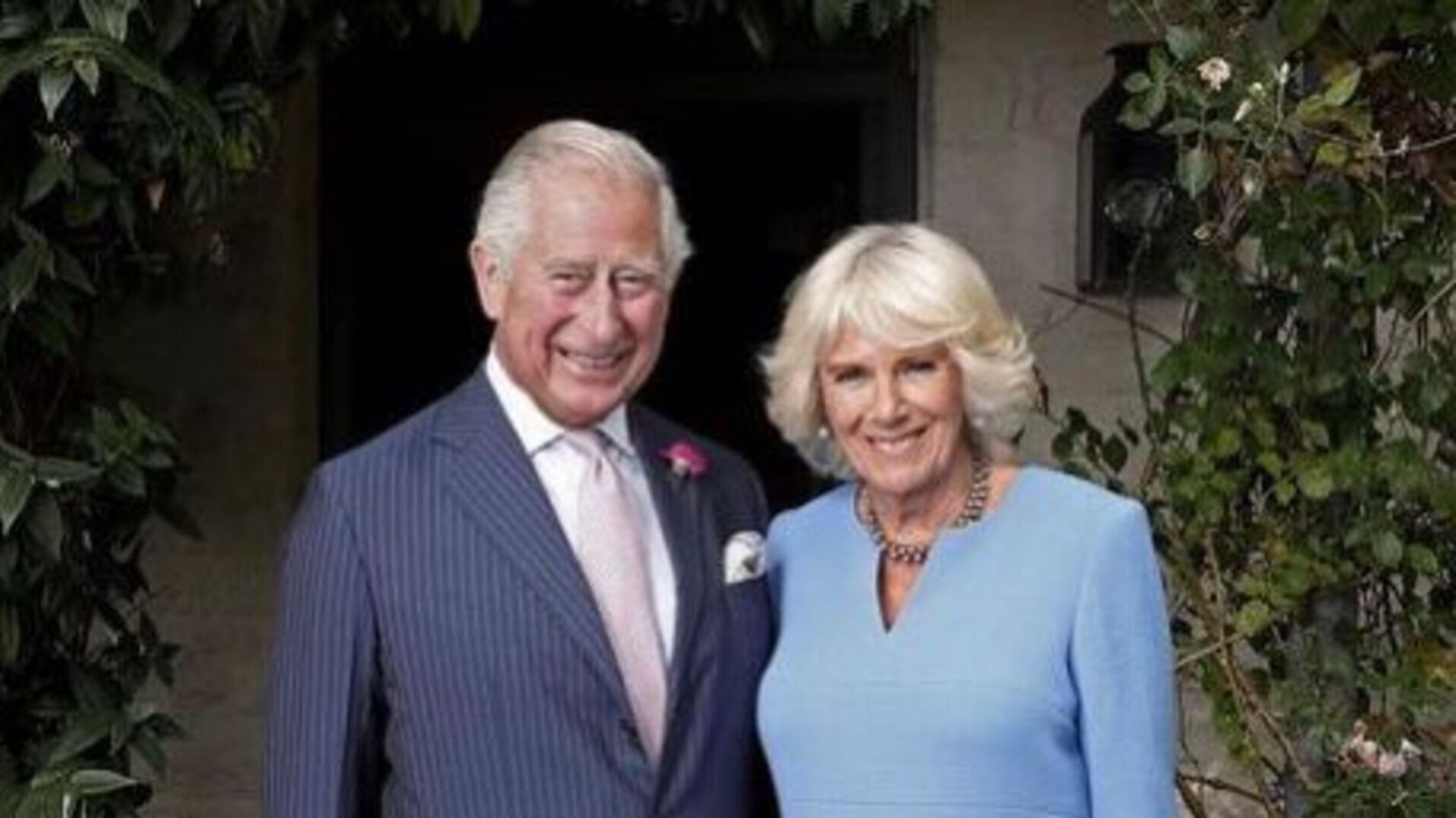 Rainha Consorte Camilla Parker tem sido sistema de apoio para Rei Charles antes da coroação