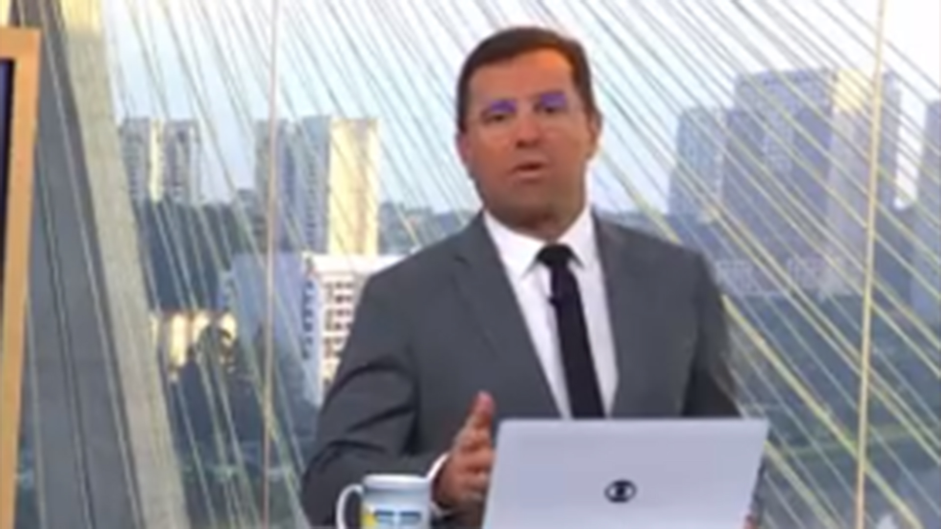 Telespectador xinga TV Globo ao vivo e Rodrigo Bocardi responde: “Vai você”