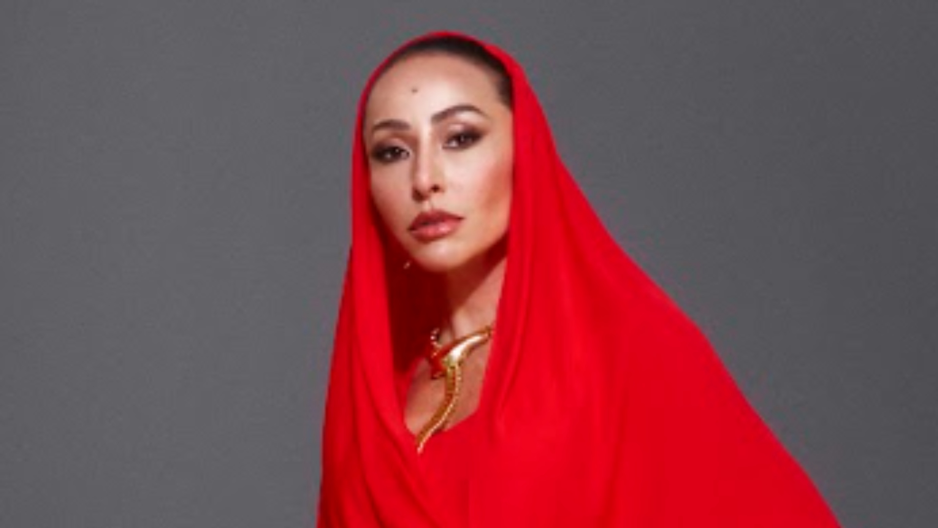 Sabrina Sato elege look todo vermelho para evento chique em Nova York