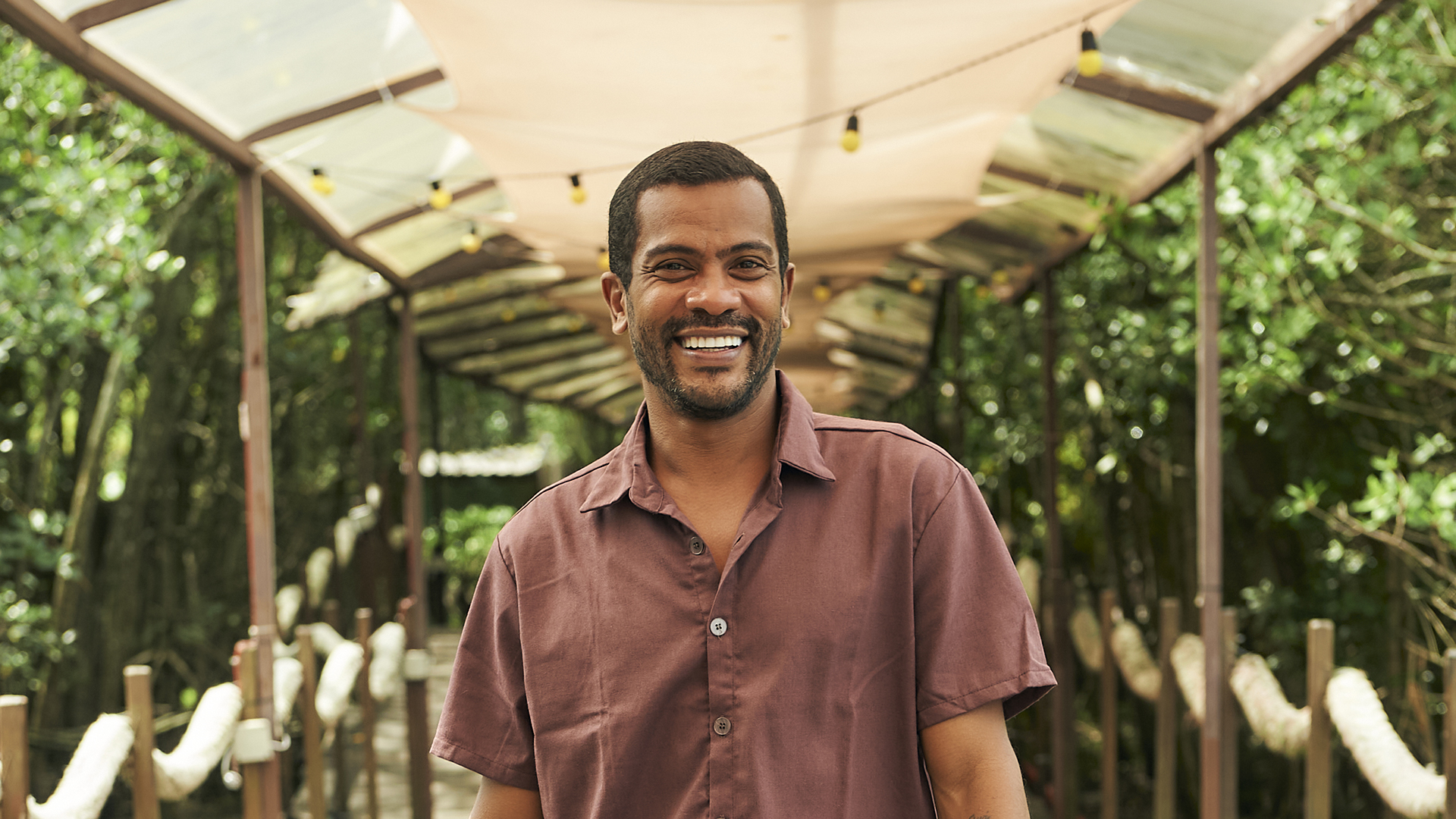 Samuel de Assis, de Vai na Fé, celebra título de galã