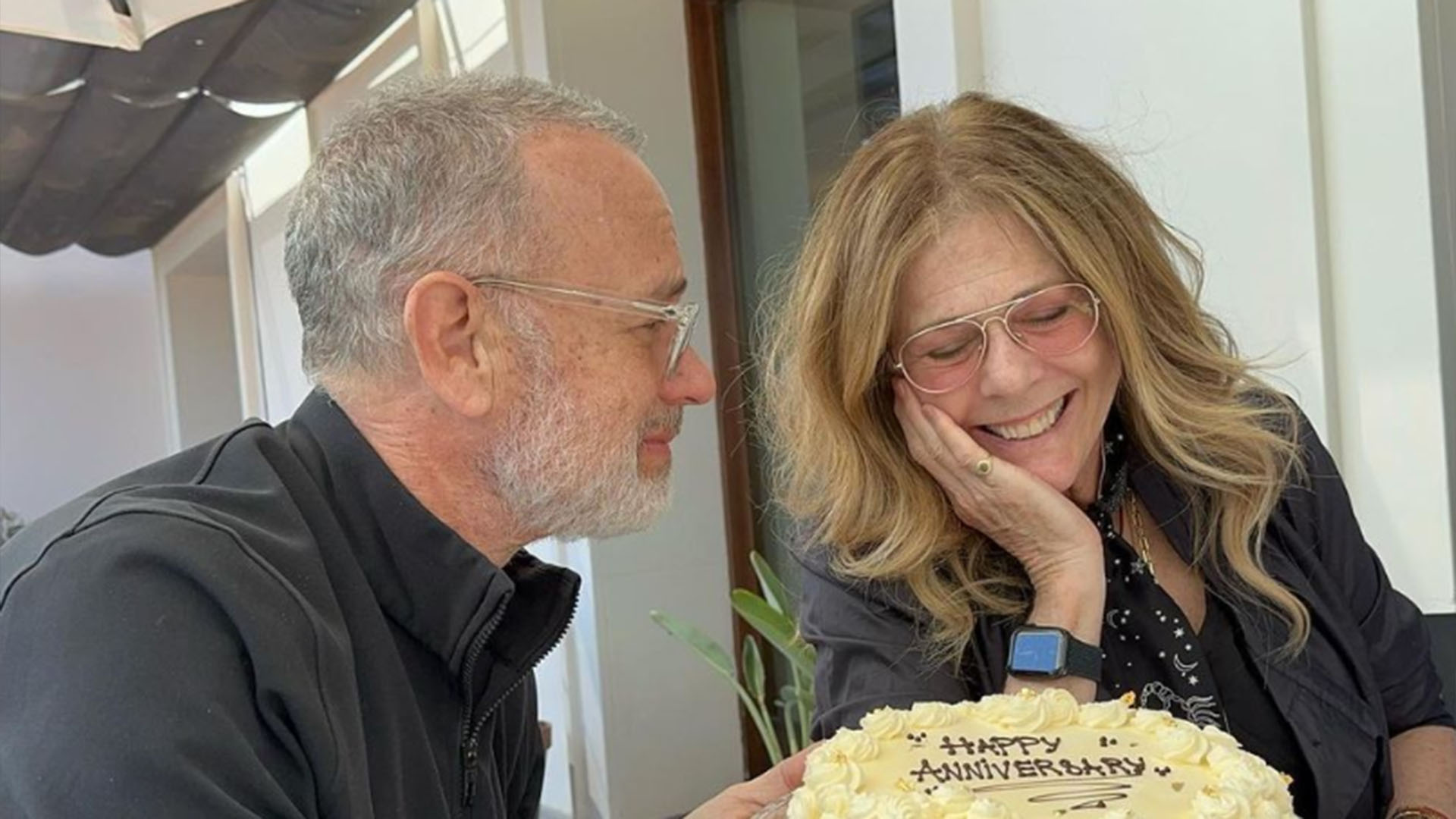 Tom Hanks celebra os 35 anos de casamento com Rita Wilson