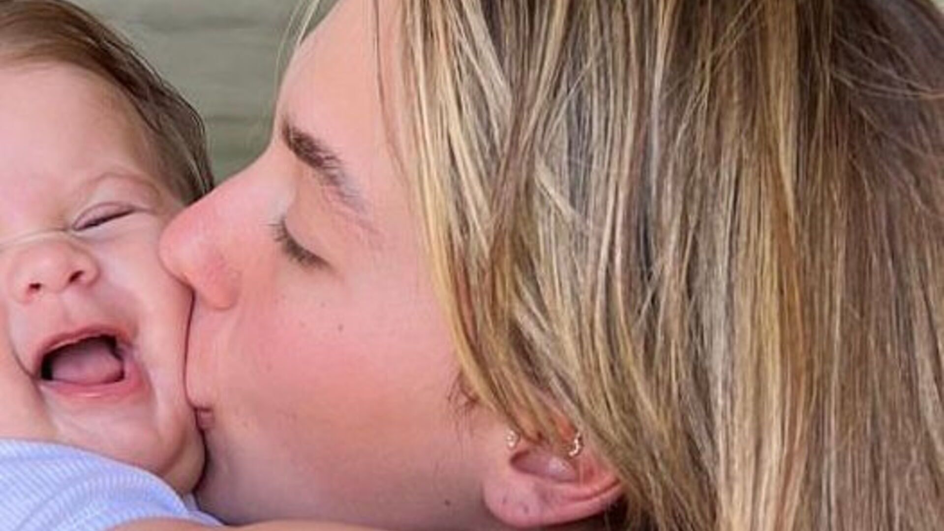 Virginia Fonseca encanta seguidores ao compartilhar foto com a filha mais nova