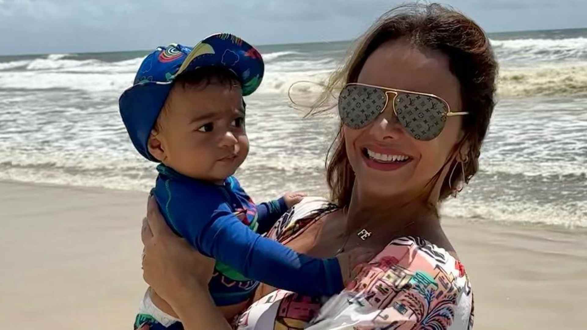 Viviane Araújo curte dia na praia ao lado do filho, Joaquim: “Diversão”