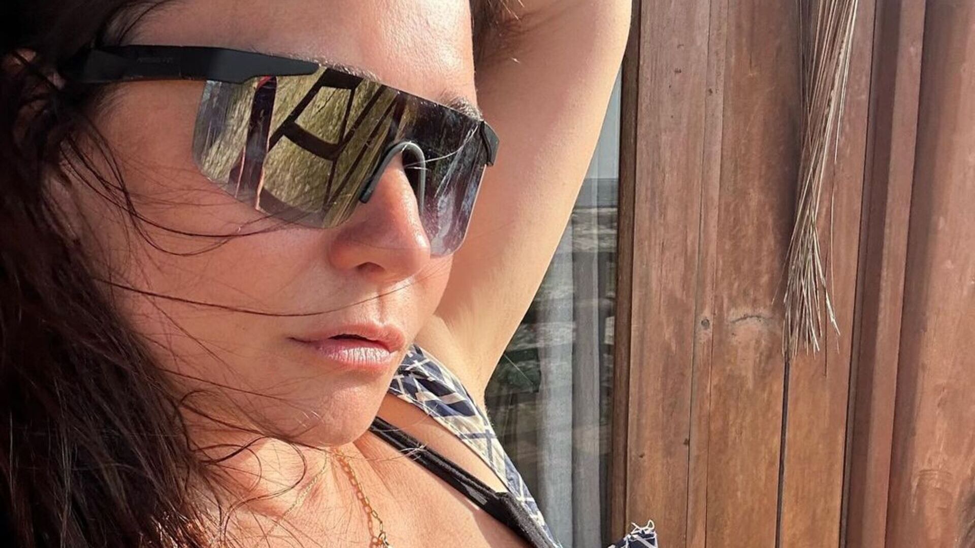Alessandra Negrini esbanja beleza em viagem de seus 53 anos: ”Linda”