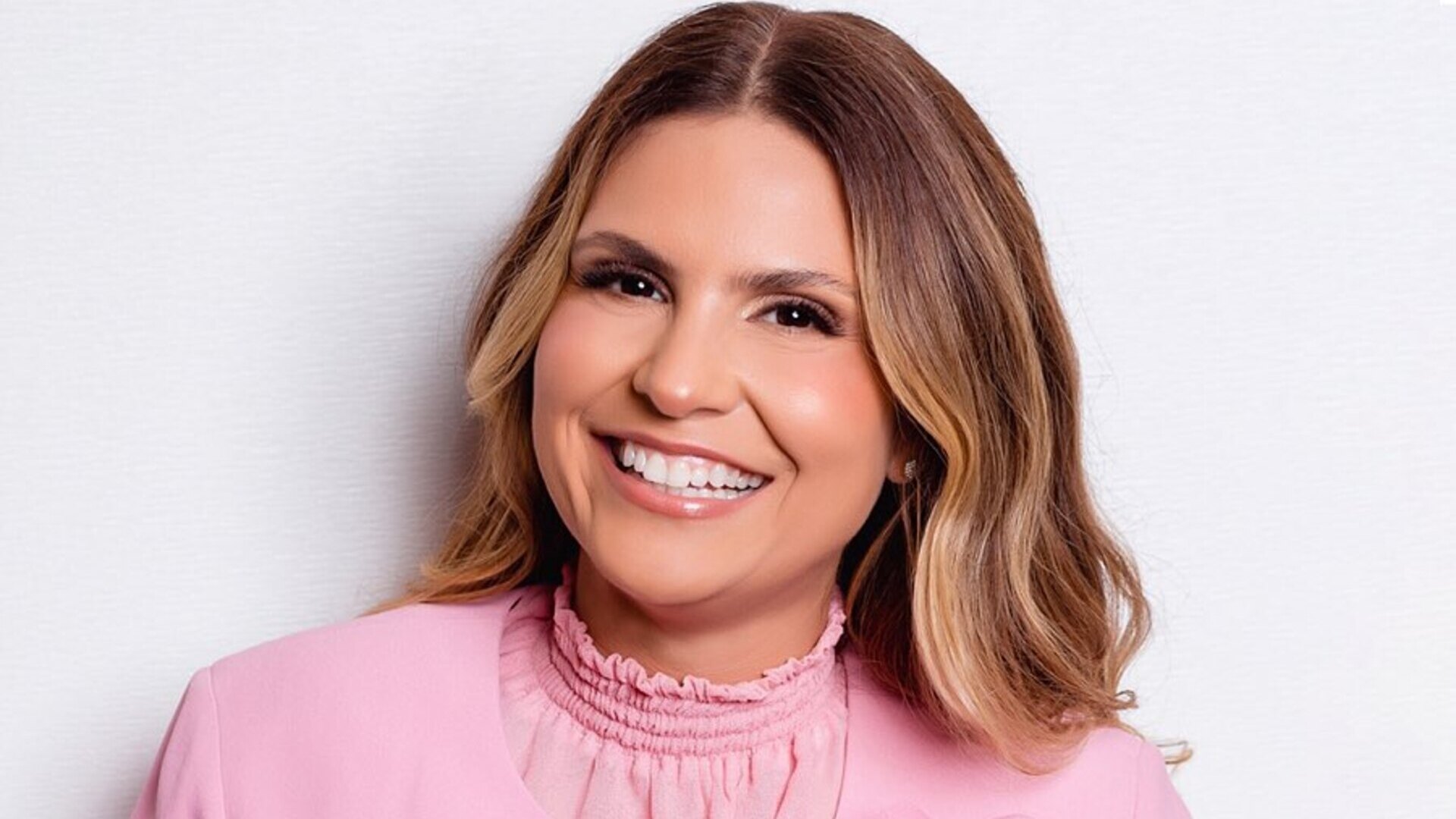 Aline Barros celebra 30 anos de carreira: ”Sou grata a Deus”