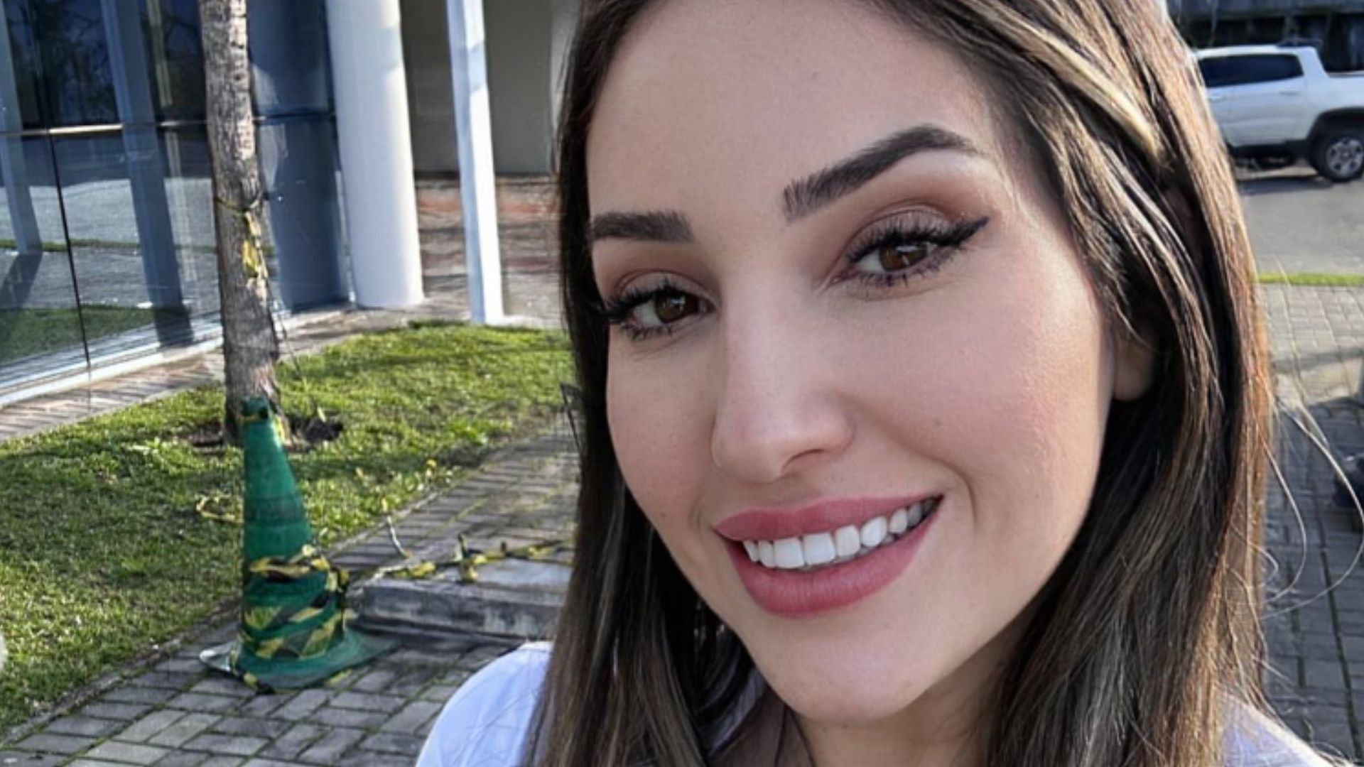 Amanda Meirelles se diverte ao visitar hospital que trabalhou antes do BBB