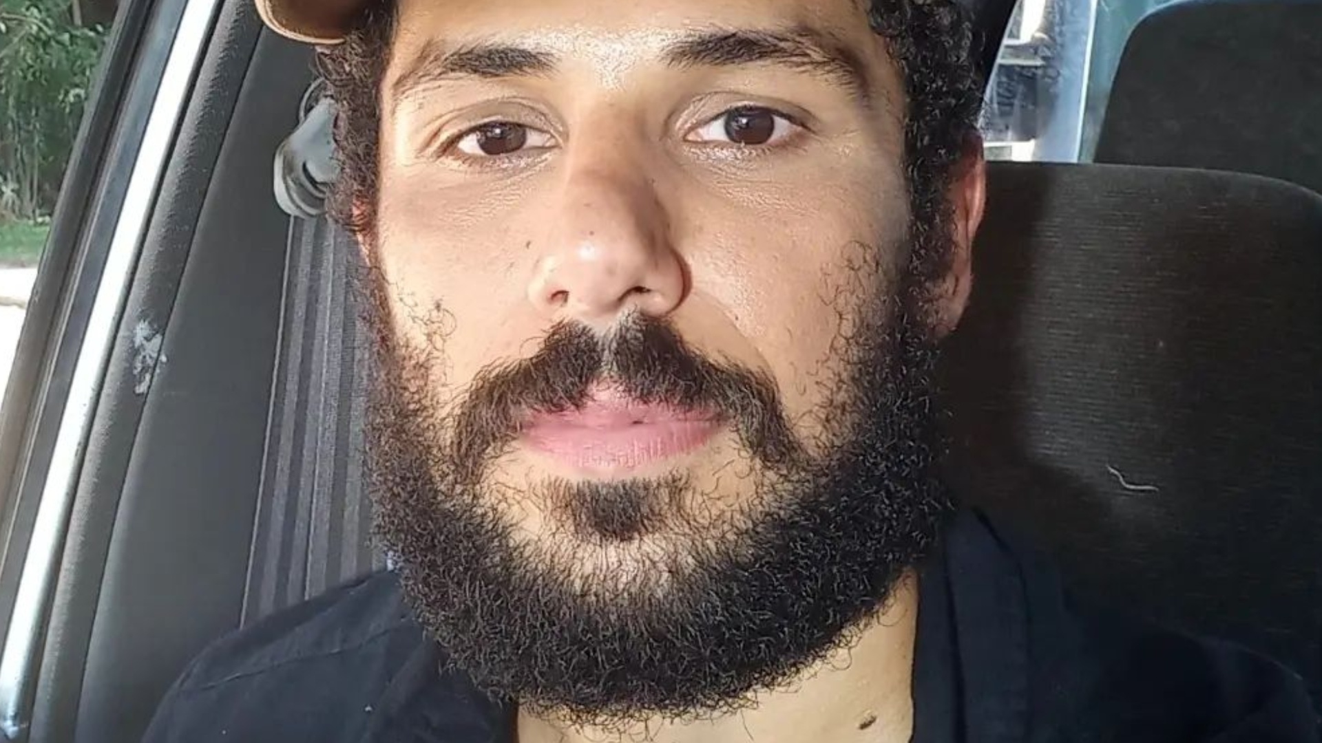 Ator de ‘Terra e Paixão’ revela que recebe mensagens ousadas