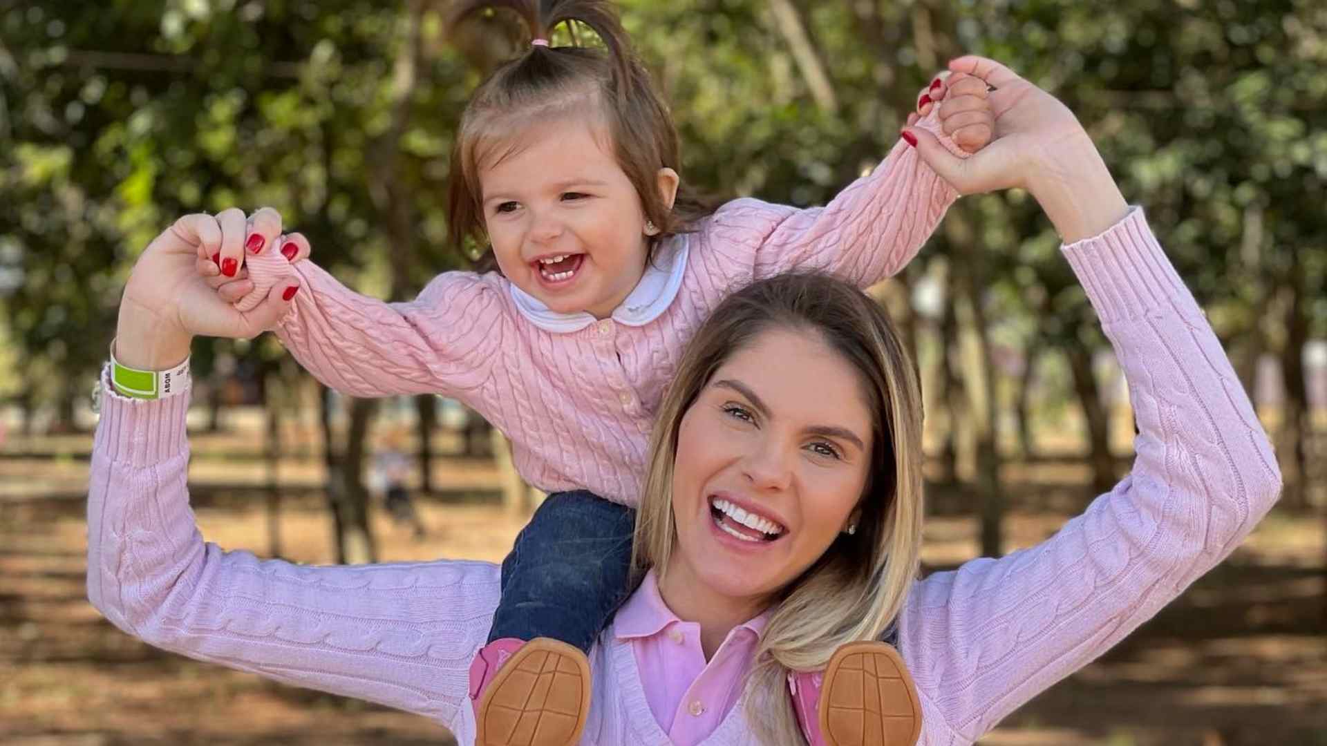 Bárbara Evans rebate hater após comentário sobre a filha: “Não fale besteira”