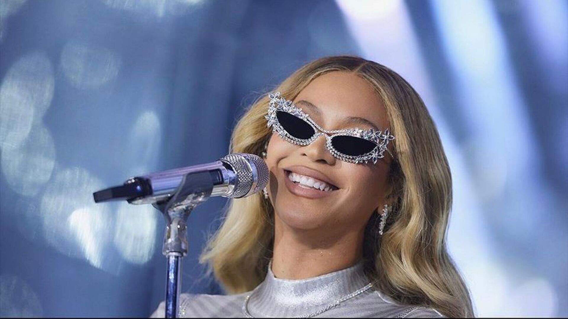 Beyoncé manda recado para o Brasil e exalta Shakira em show nos Estados Unidos