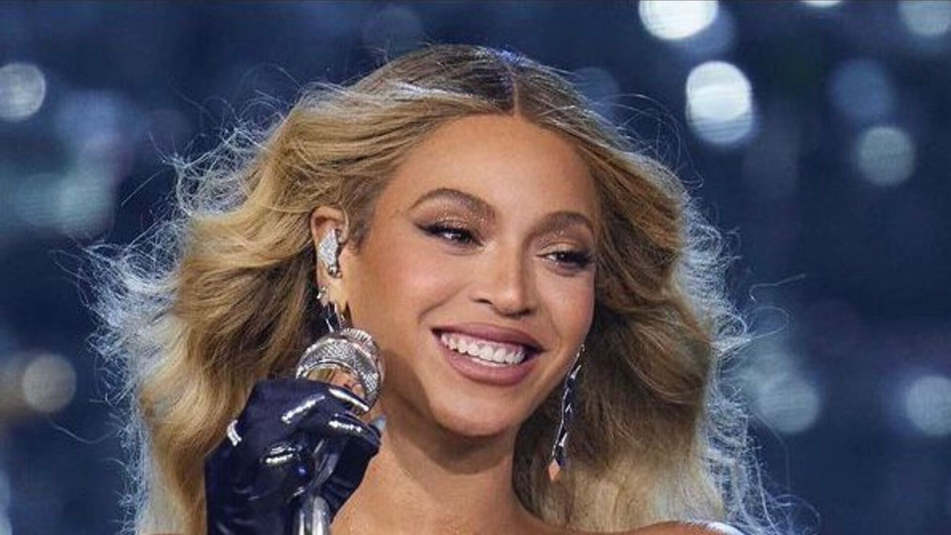 Em meio à polêmica, Beyoncé mostra centésimo look usado na “Renaissance World Tour”