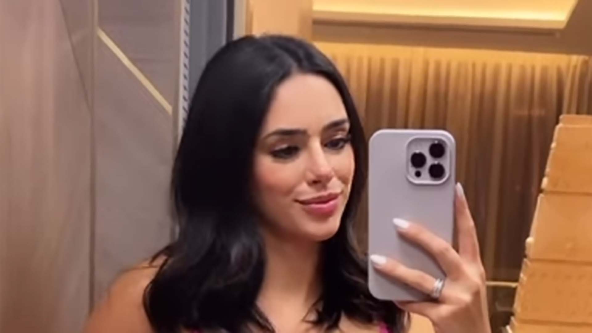 Bruna Biancardi acompanha Neymar Jr até a Arábia Saudita e exibe a barriguinha de grávida