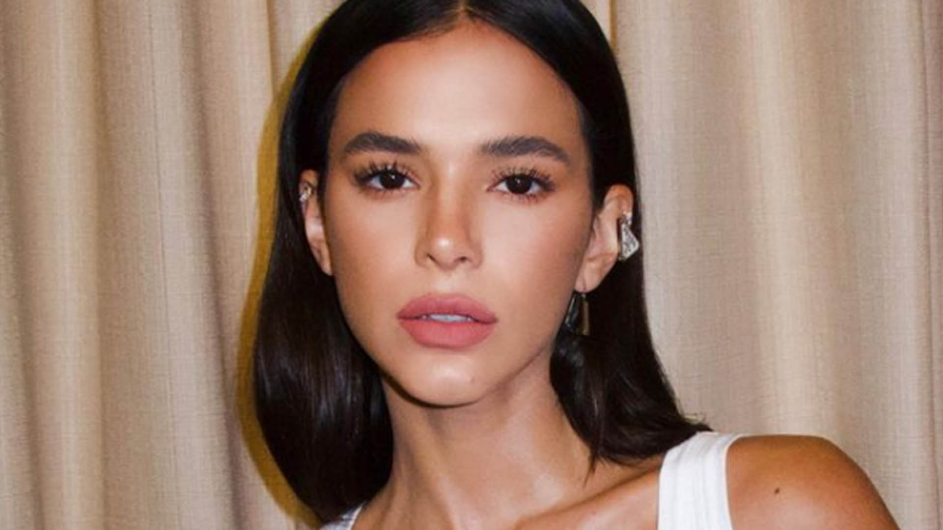 Bruna Marquezine faz tatuagem inspirada no filme Besouro Azul. Veja o desenho!