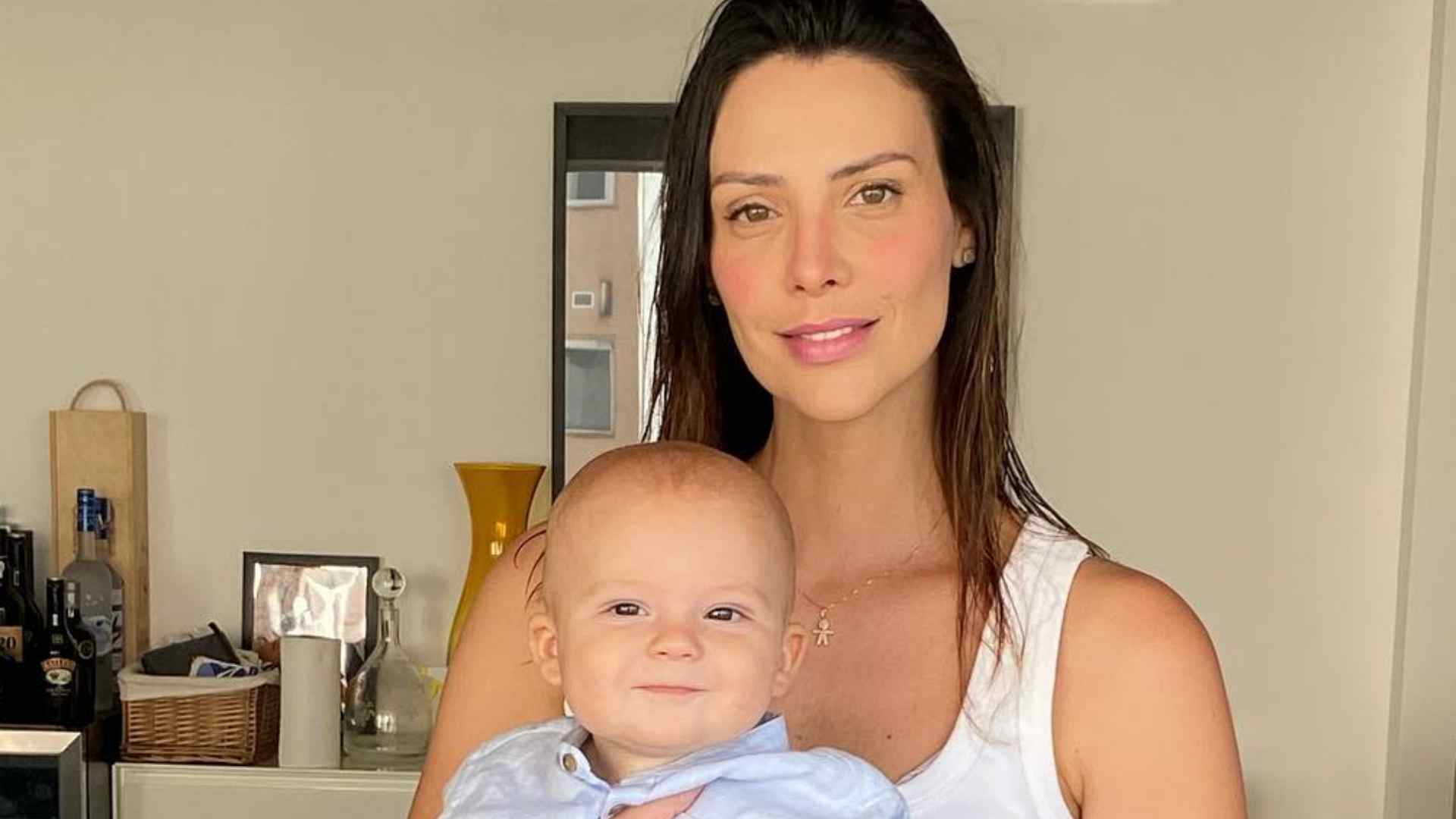 Camila Rodrigues comemora mesversário do filho com bolo temático