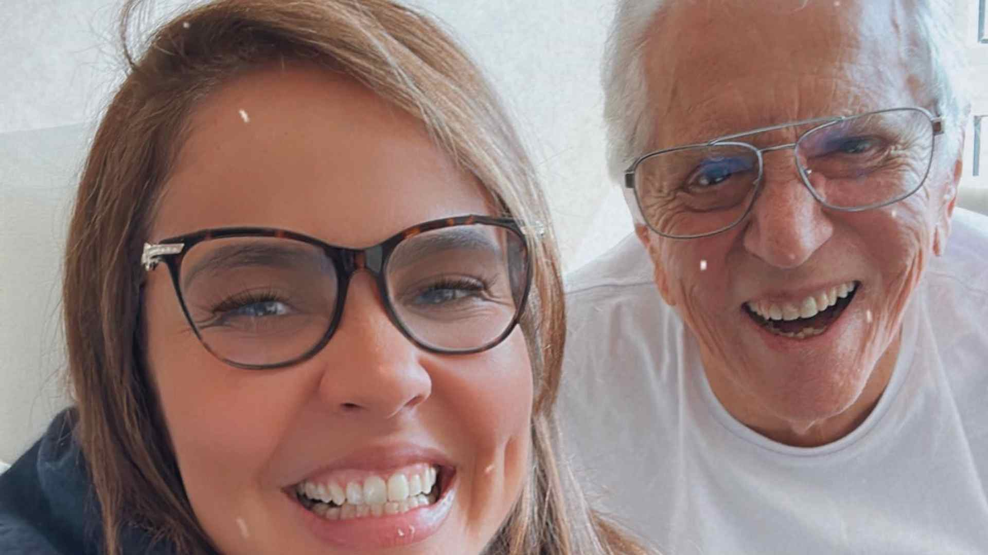 Carlos Alberto de Nóbrega recebe alta hospitalar após internação