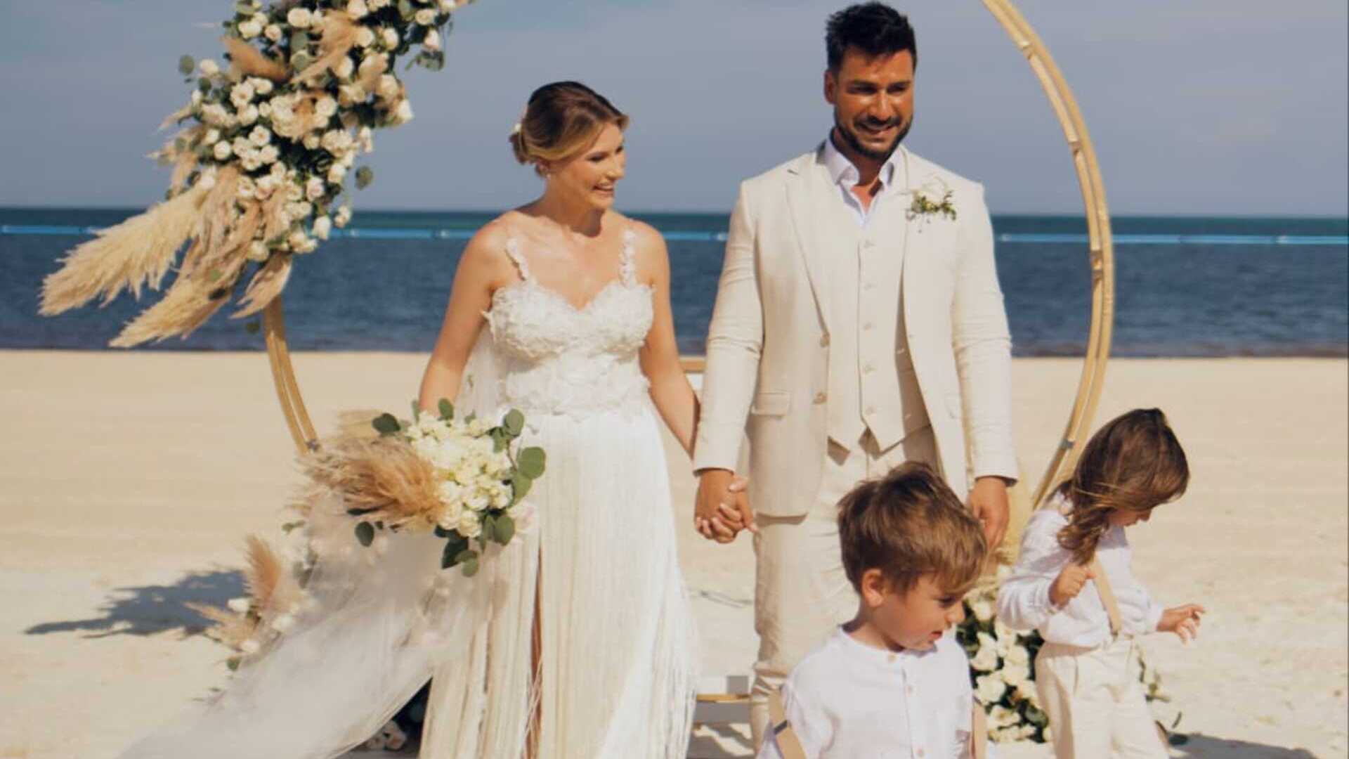 Após três filhos, Julio Rocha e Karoline Kleine se casam em Cancún