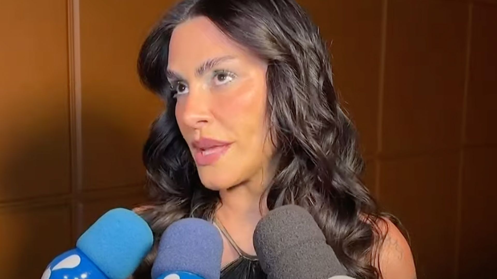 Cleo Pires surge chateada em evento após problemas pessoais: “Estou desconcertada”