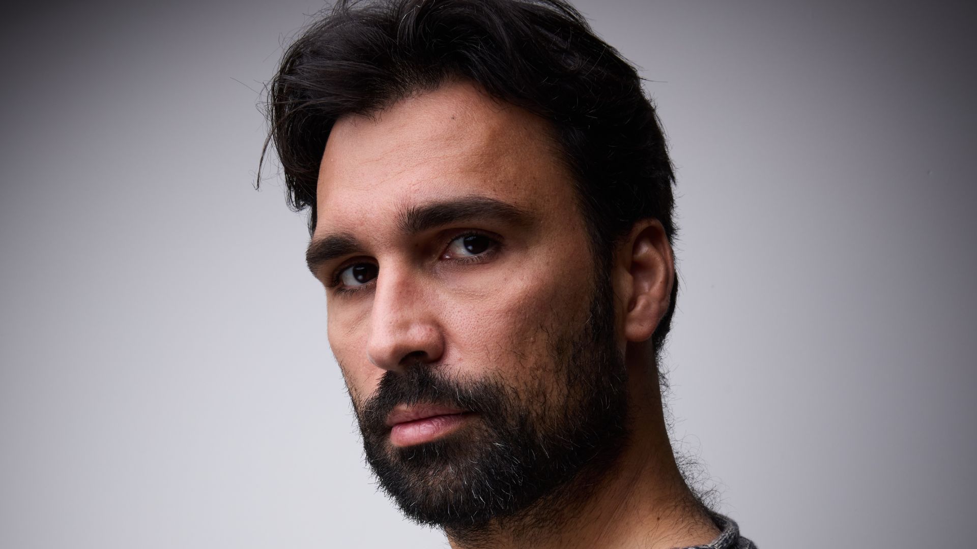 Brasileiro de Grey’s Anatomy, Eduardo Muniz relaciona greve em Hollywood ao Brasil