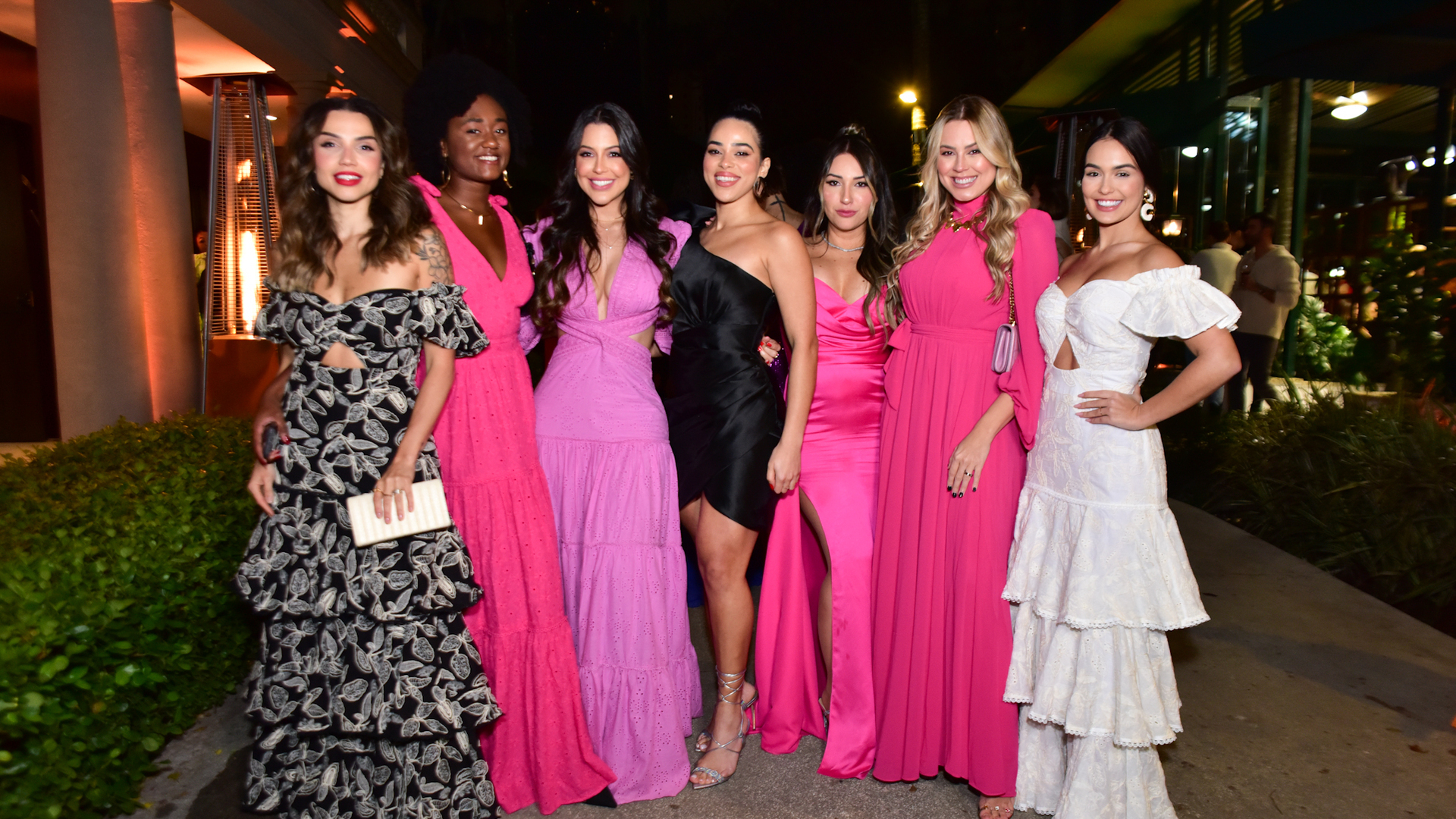 Amanda Meirelles, Laís Caldas, Sarah Aline e outras ex-BBBs se reúnem em evento