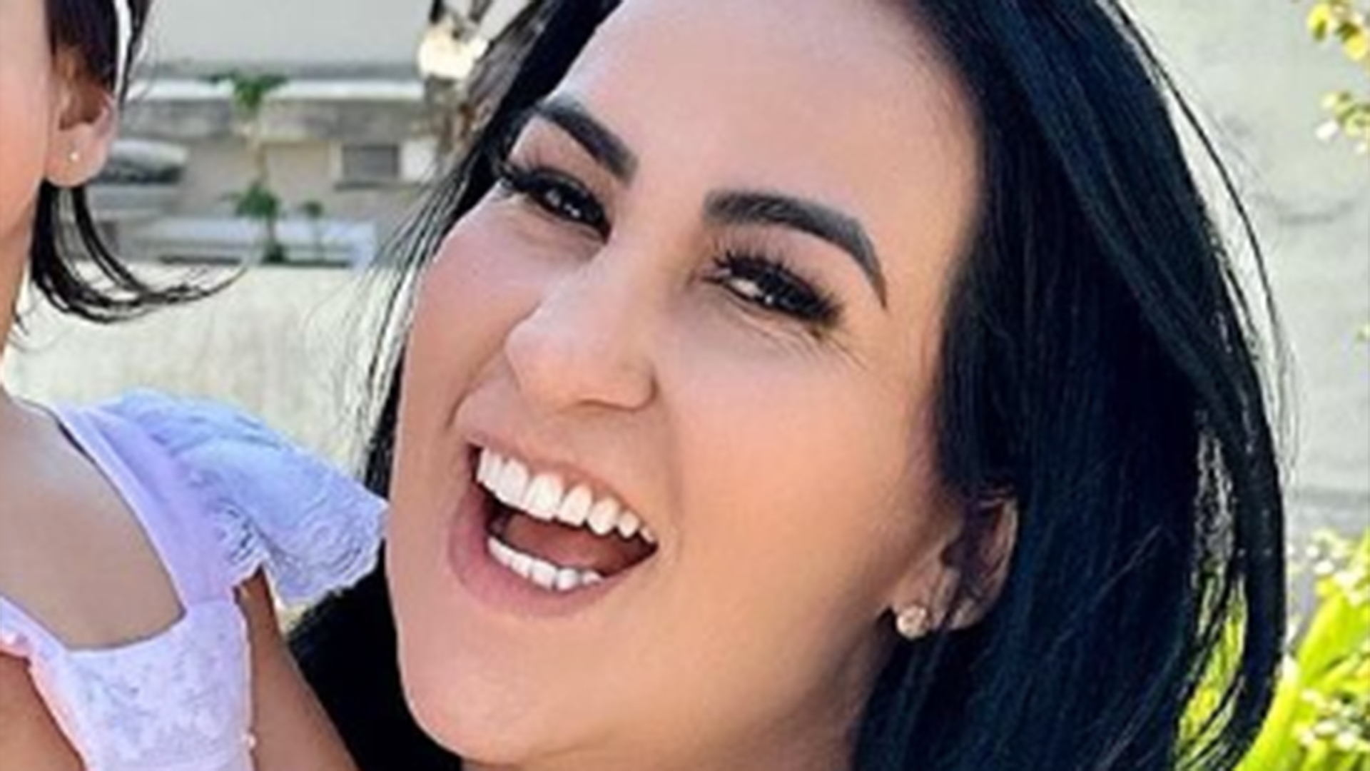 Filha caçula de Fabiola Gadelha exibe sorrisão em nova foto