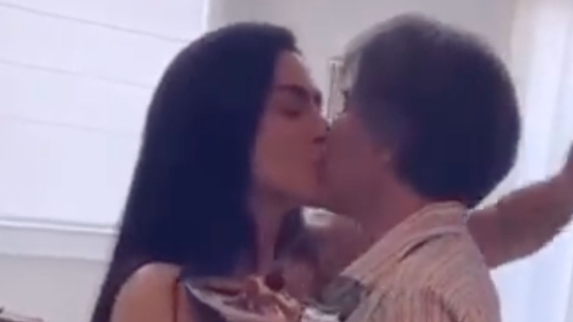 Fãs defendem Glória Pires após vídeo com Cleo sofrer críticas: “Qual o problema?”