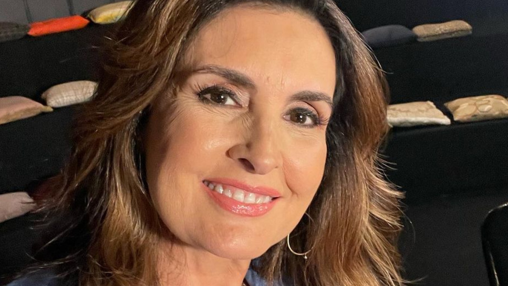 Fátima Bernardes esbanja beleza ao posar sem maquiagem após treino: ”Continua gata”
