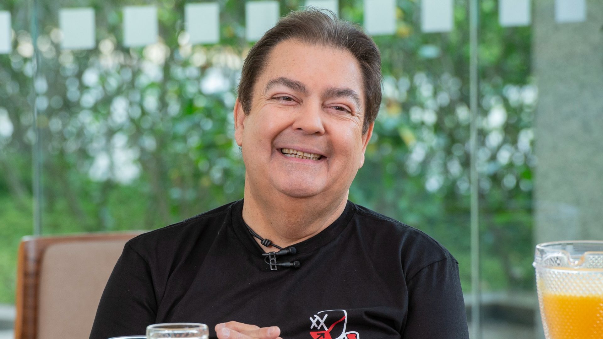 Faustão continua na UTI após transplante de coração, diz boletim médico