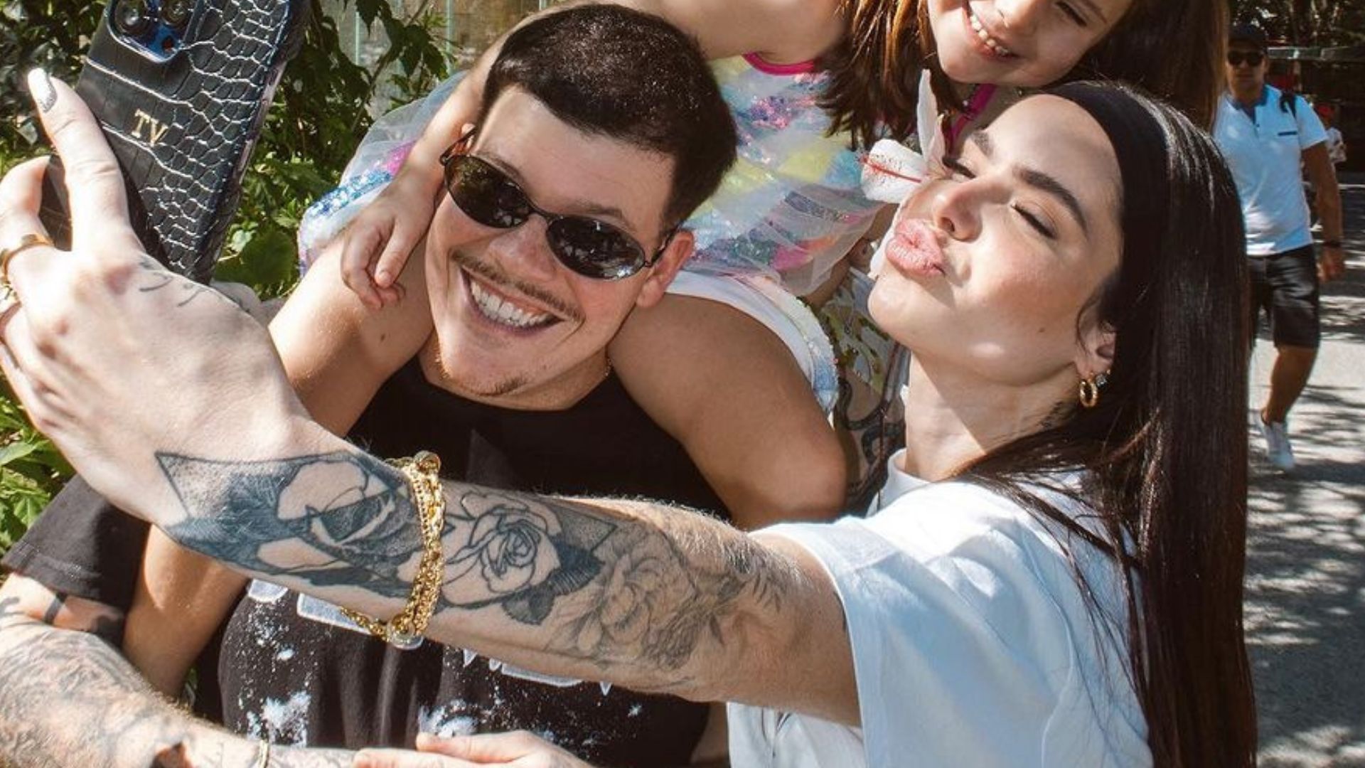 Ferrugem abre álbum de fotos de viagem à Lisboa com a família: “Lugar lindo”