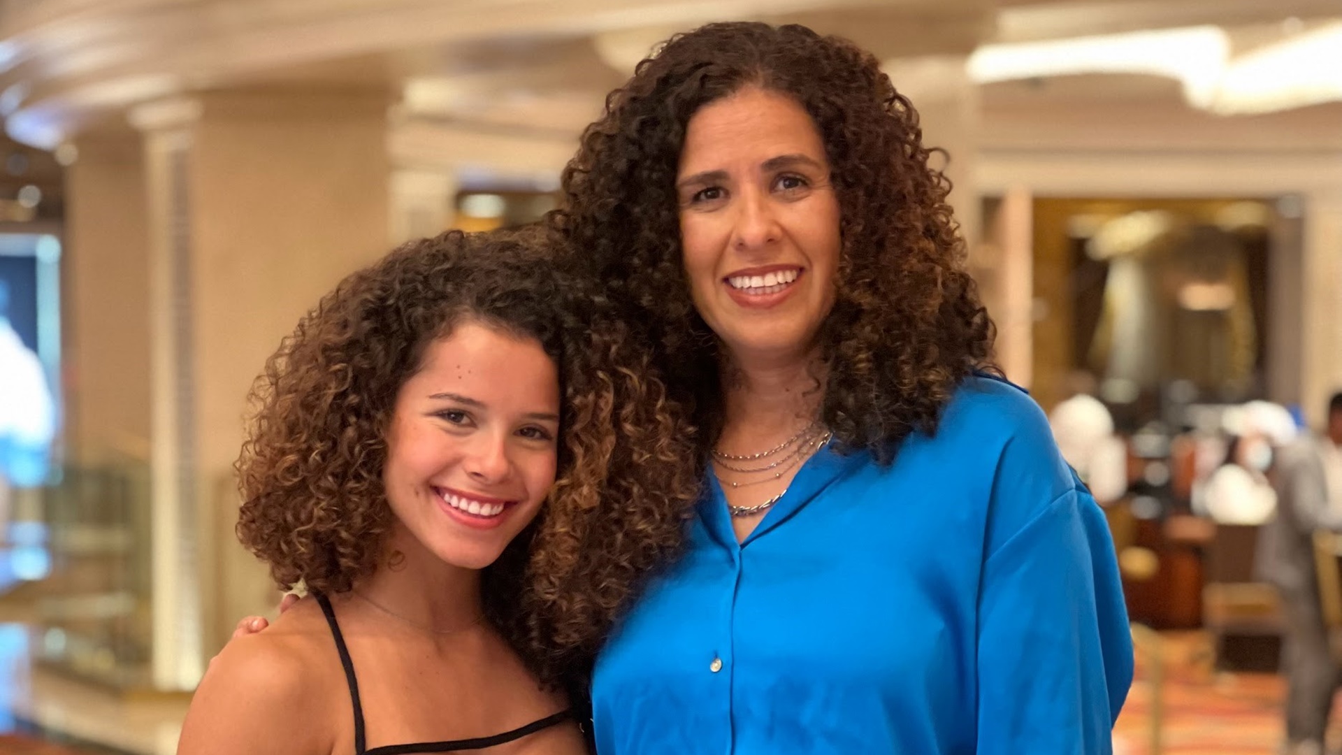 Ex-Chiquititas, atriz defende mãe como empresária: ‘Cuido do meu dinheiro’