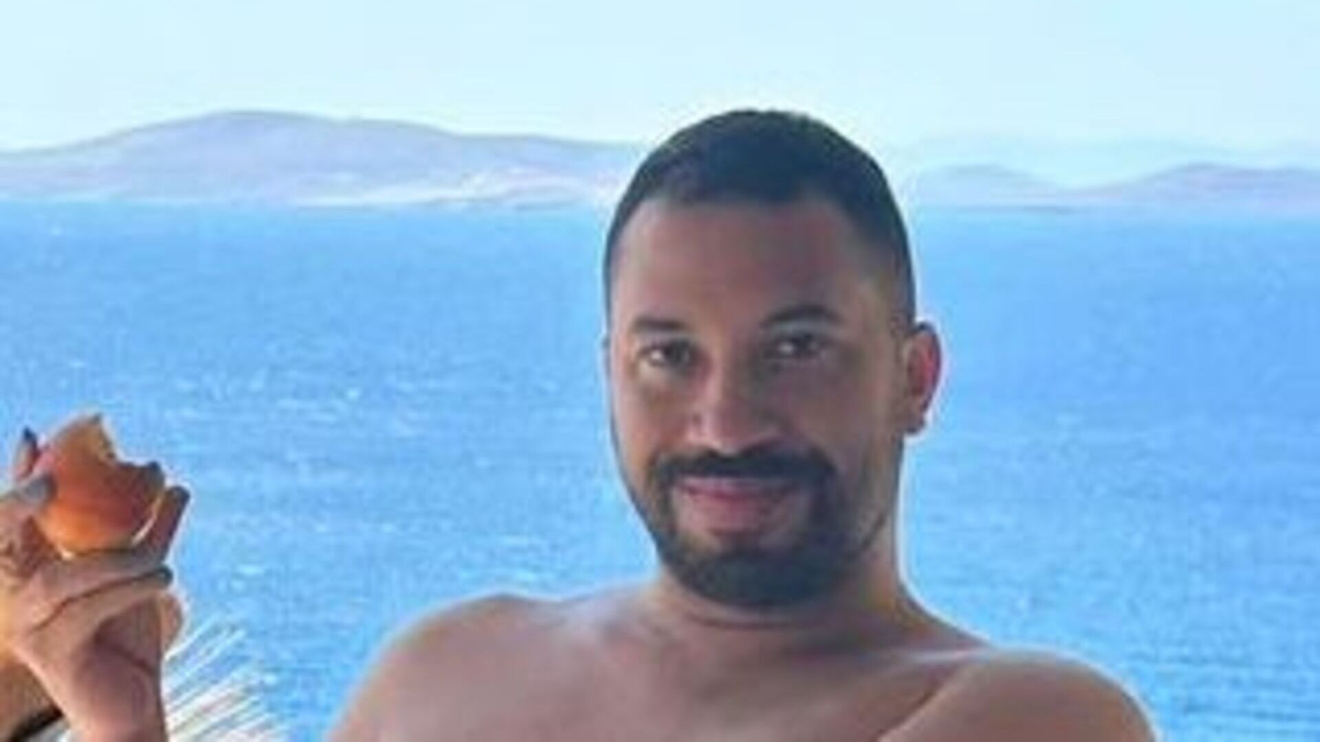 Gil do Vigor esbanja alegria durante viagem à Grécia e é elogiado: “Deus grego”