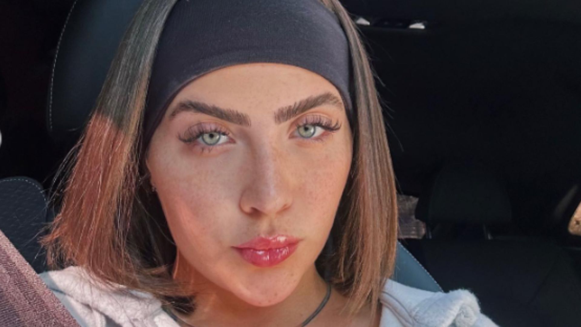 Jade Picon aparece pela primeira vez após cirurgia plástica