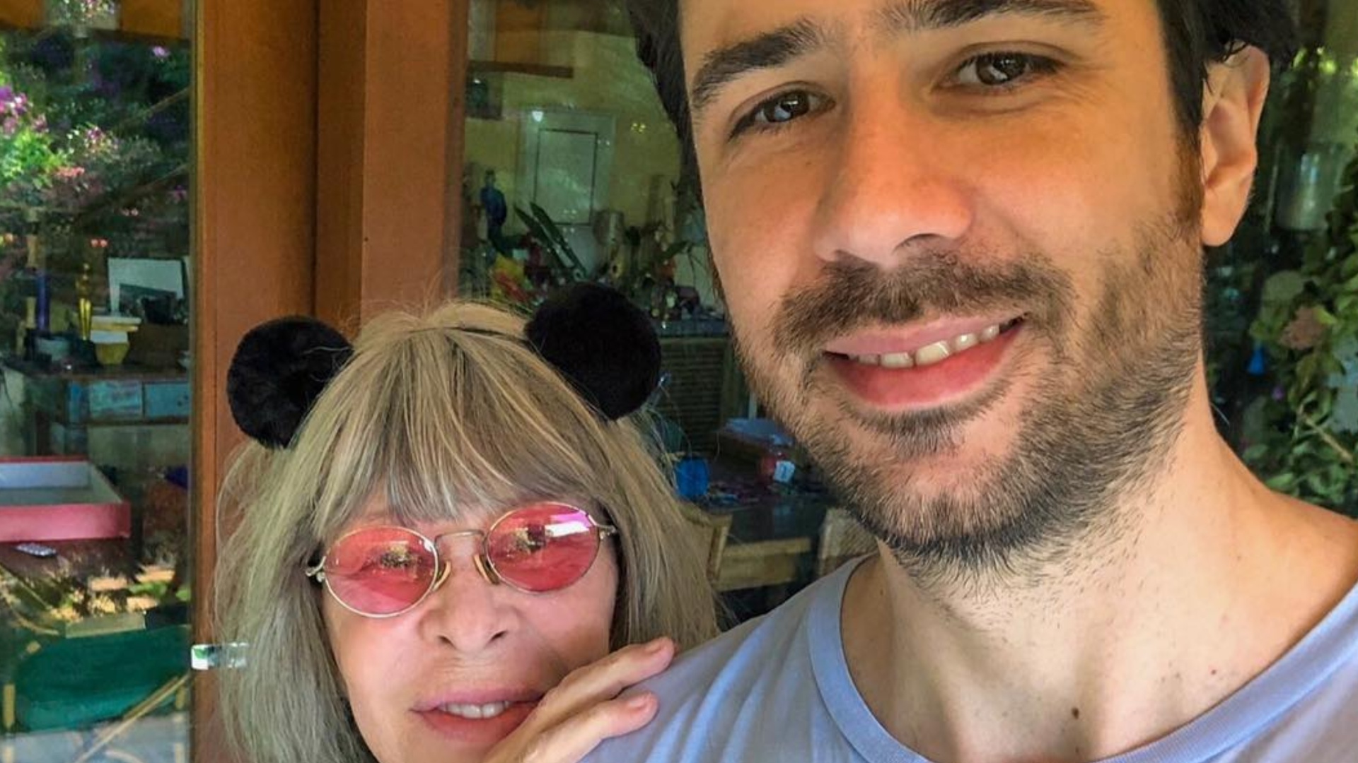 Filho de Rita Lee resgata foto e lamenta três meses sem a mãe: ”Nunca será esquecida”