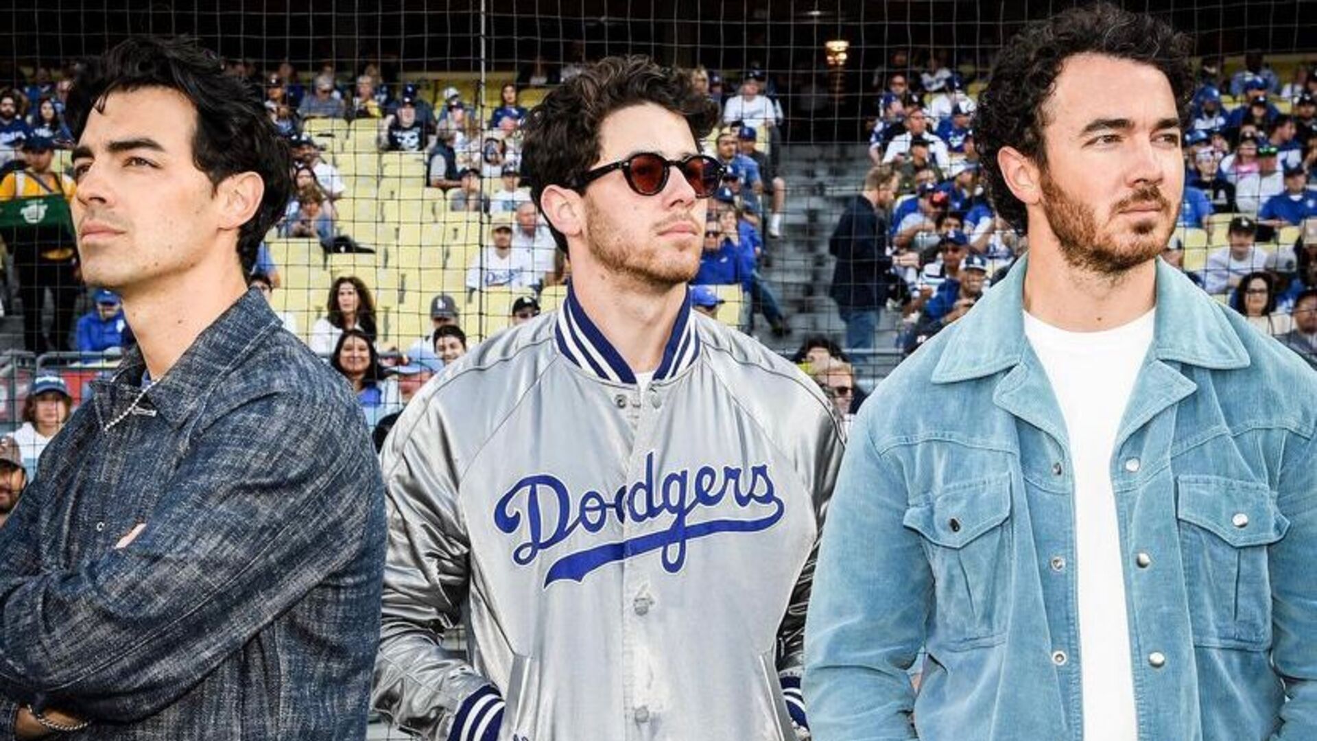 Durante show, Jonas Brothers confirmam vinda ao Brasil para fã: “Nos vemos no Brasil”