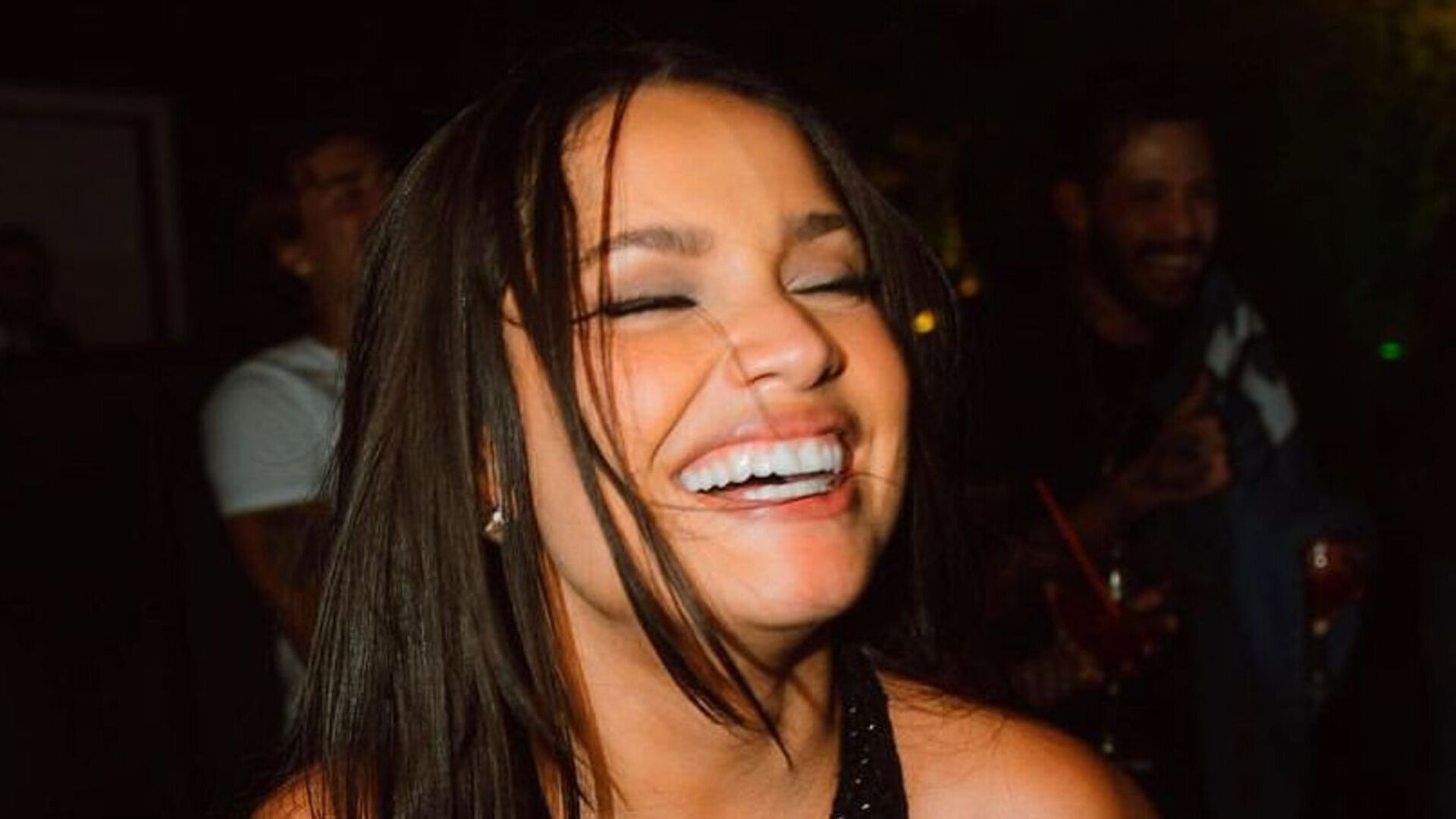 Juliette surpreende ao curtir noitada ao lado de ex-BBBs e é questionada: “Sua amiga?”