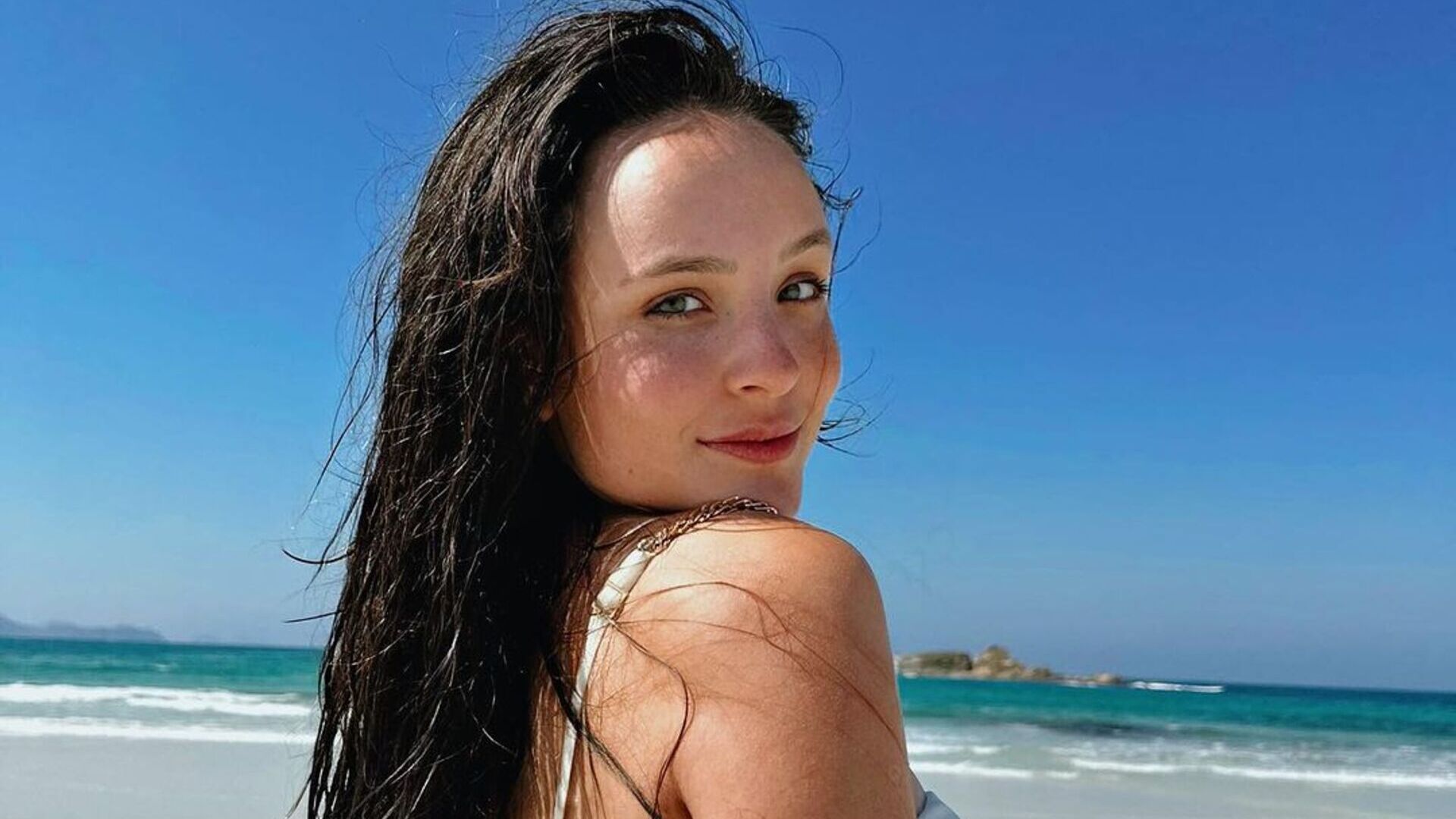 Após entrevista, Larissa Manoela ganha meio milhão de seguidores
