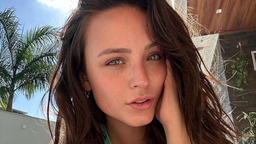 Larissa Manoela pede que fãs não façam pix para ela e alerta: ‘É golpe’